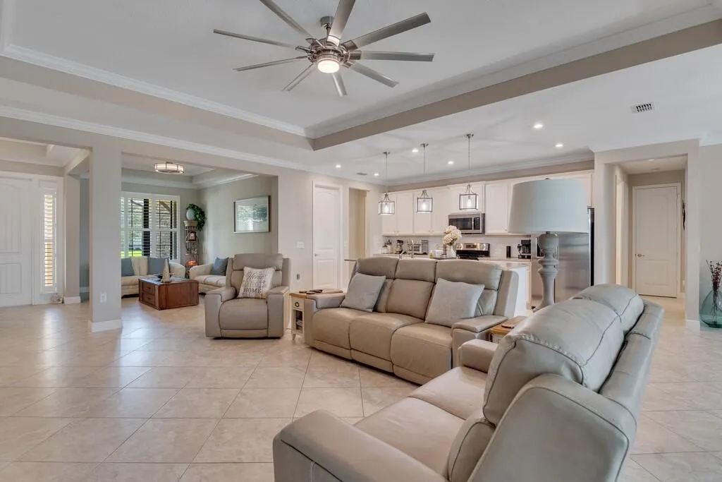 6234 Arcadia Square