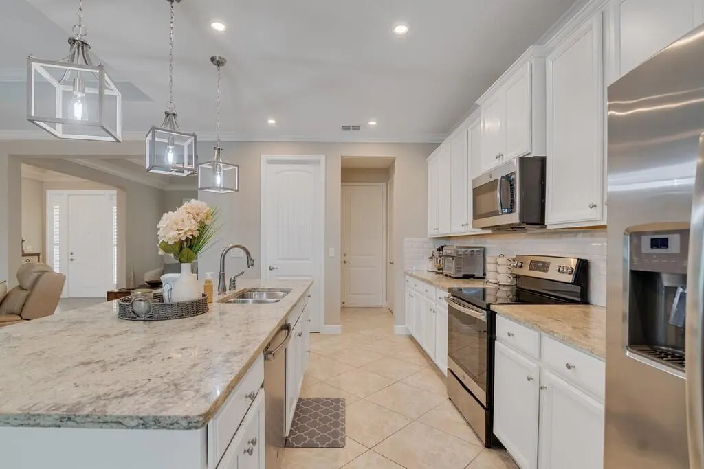6234 Arcadia Square