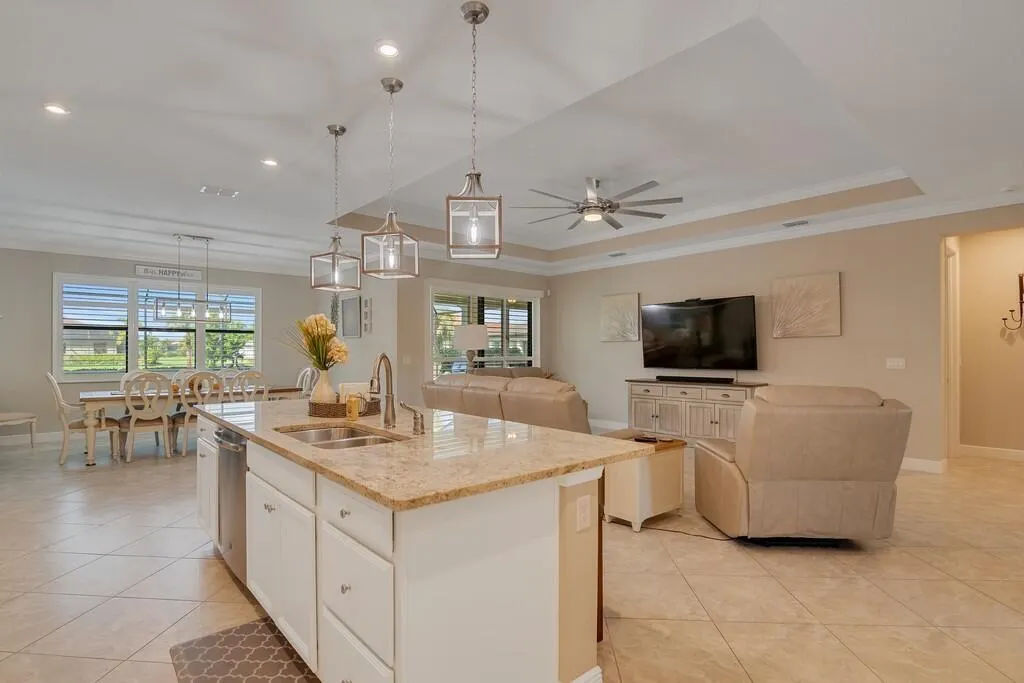 6234 Arcadia Square
