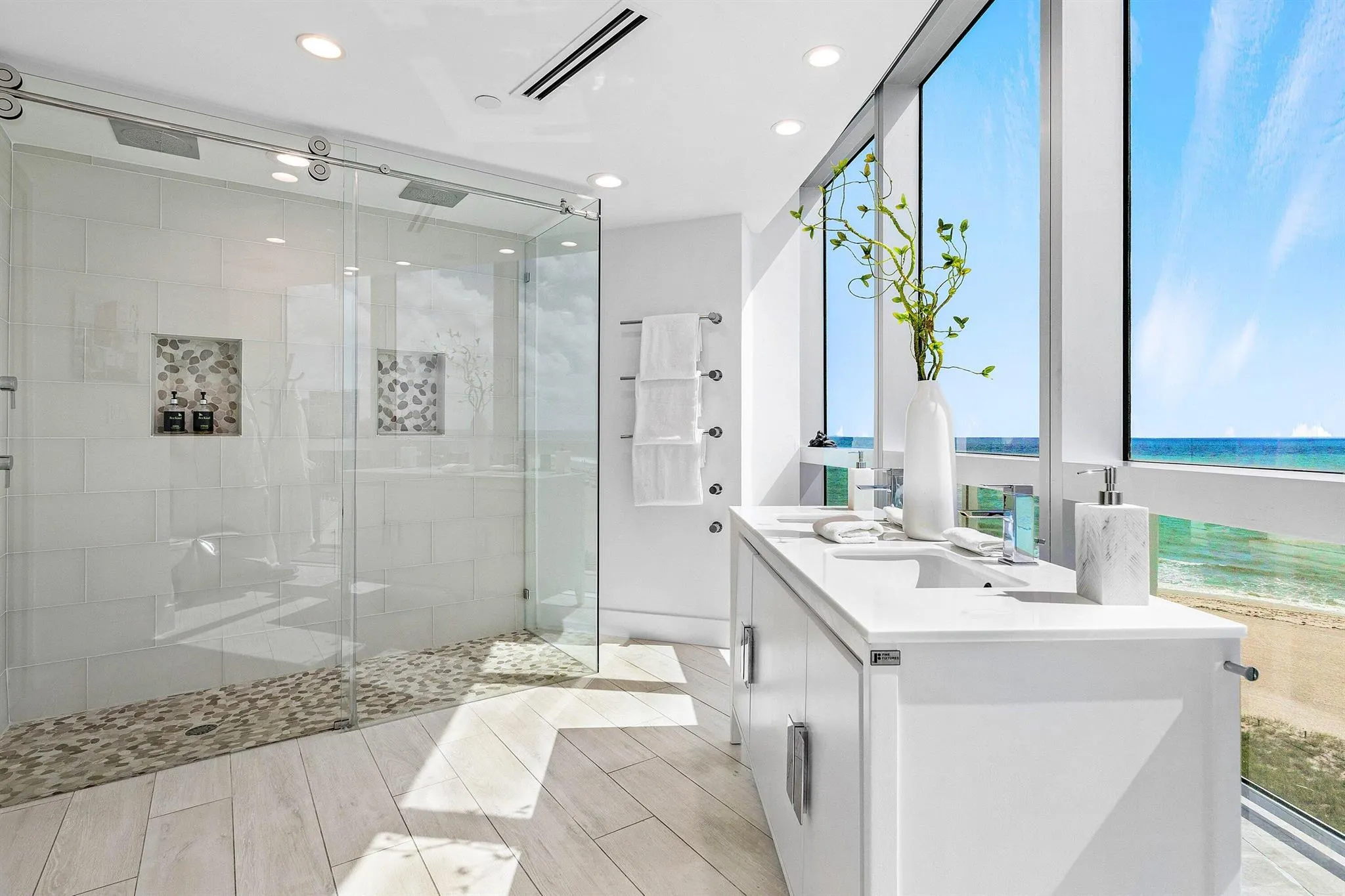 1200 Holiday Drive, #602