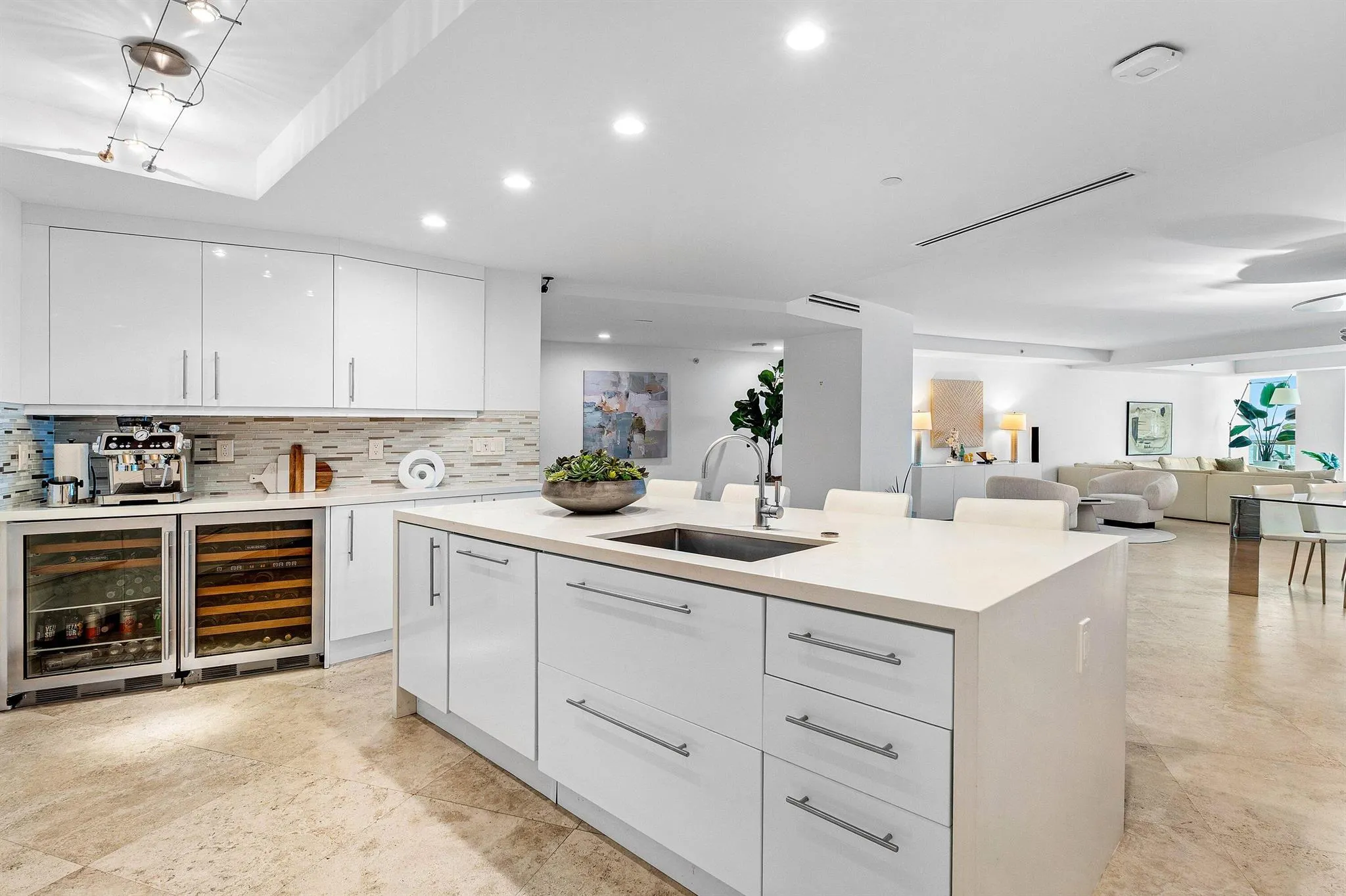 1200 Holiday Drive, #602