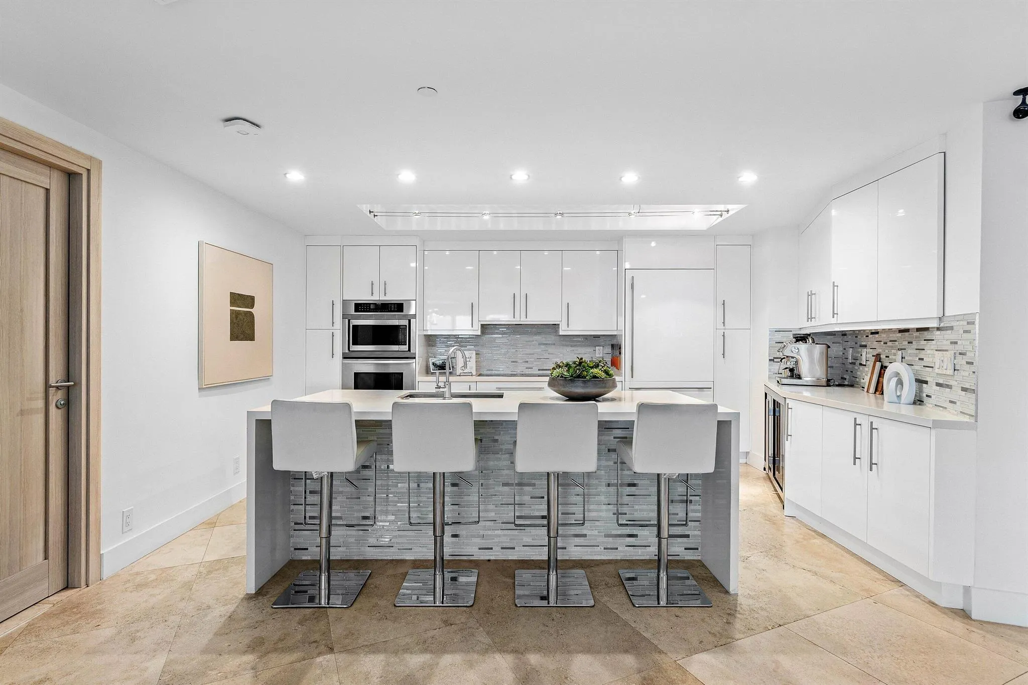 1200 Holiday Drive, #602