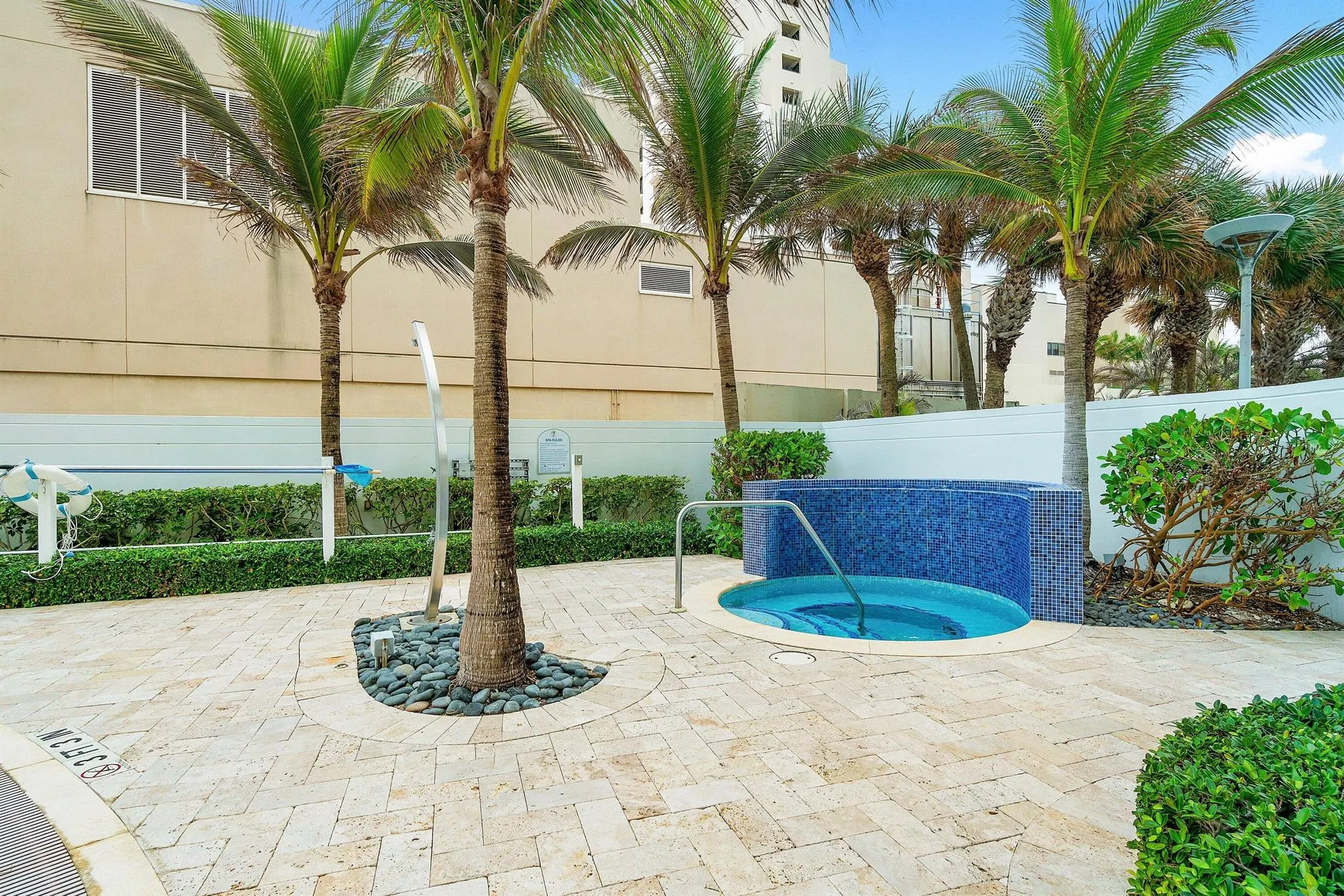 1200 Holiday Drive, #602