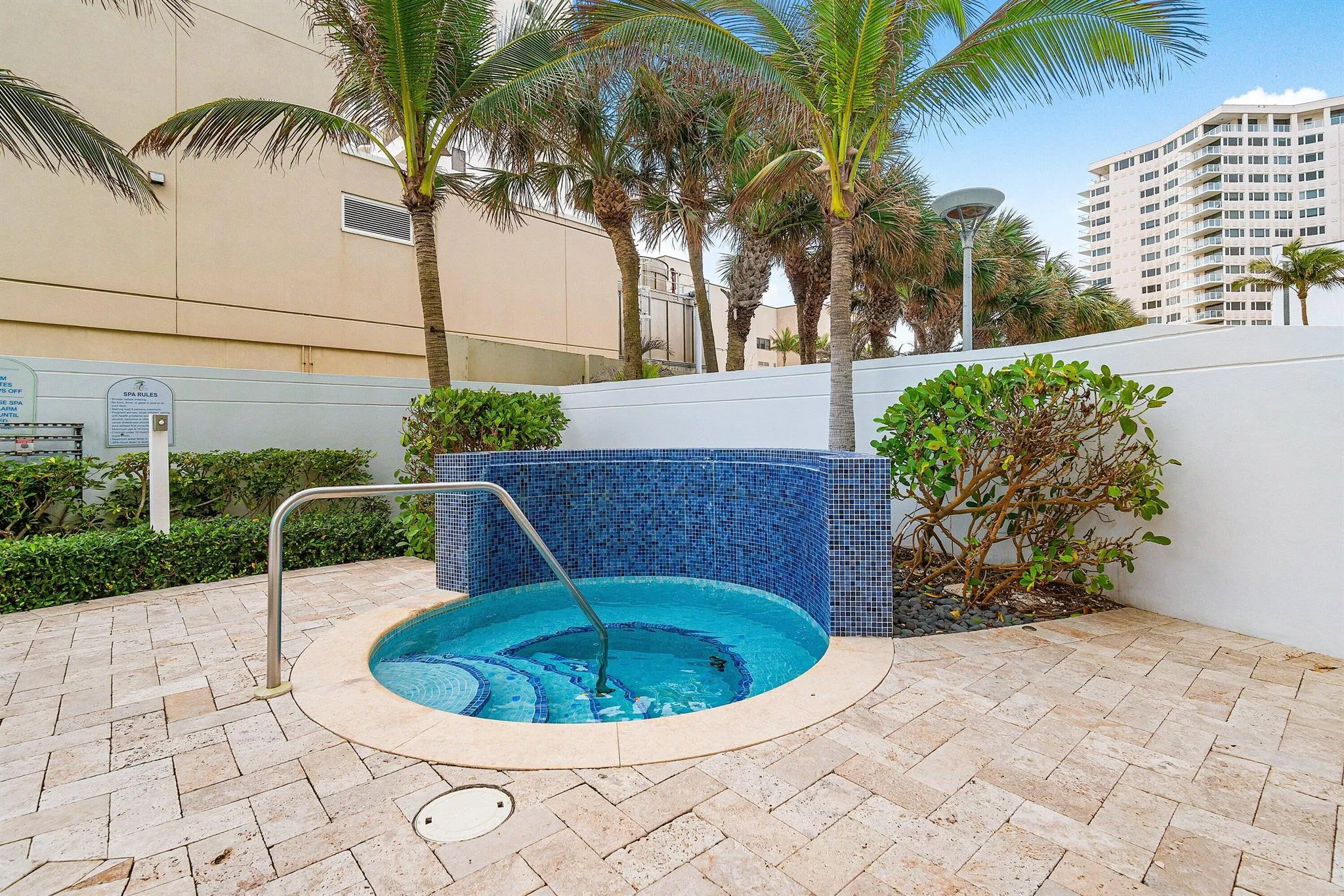 1200 Holiday Drive, #602