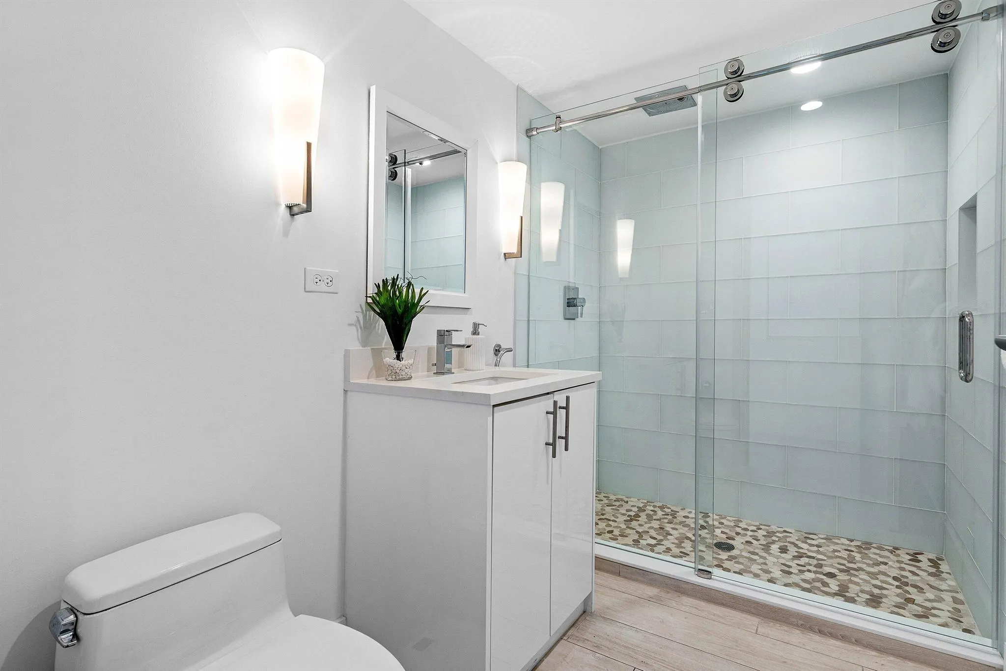 1200 Holiday Drive, #602