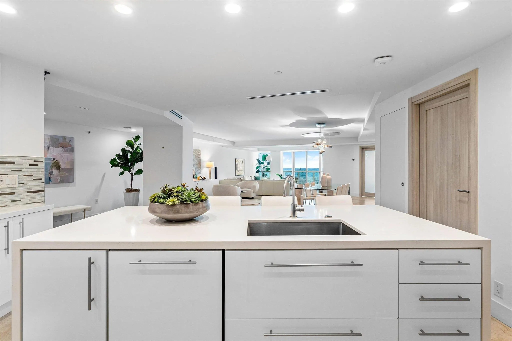 1200 Holiday Drive, #602