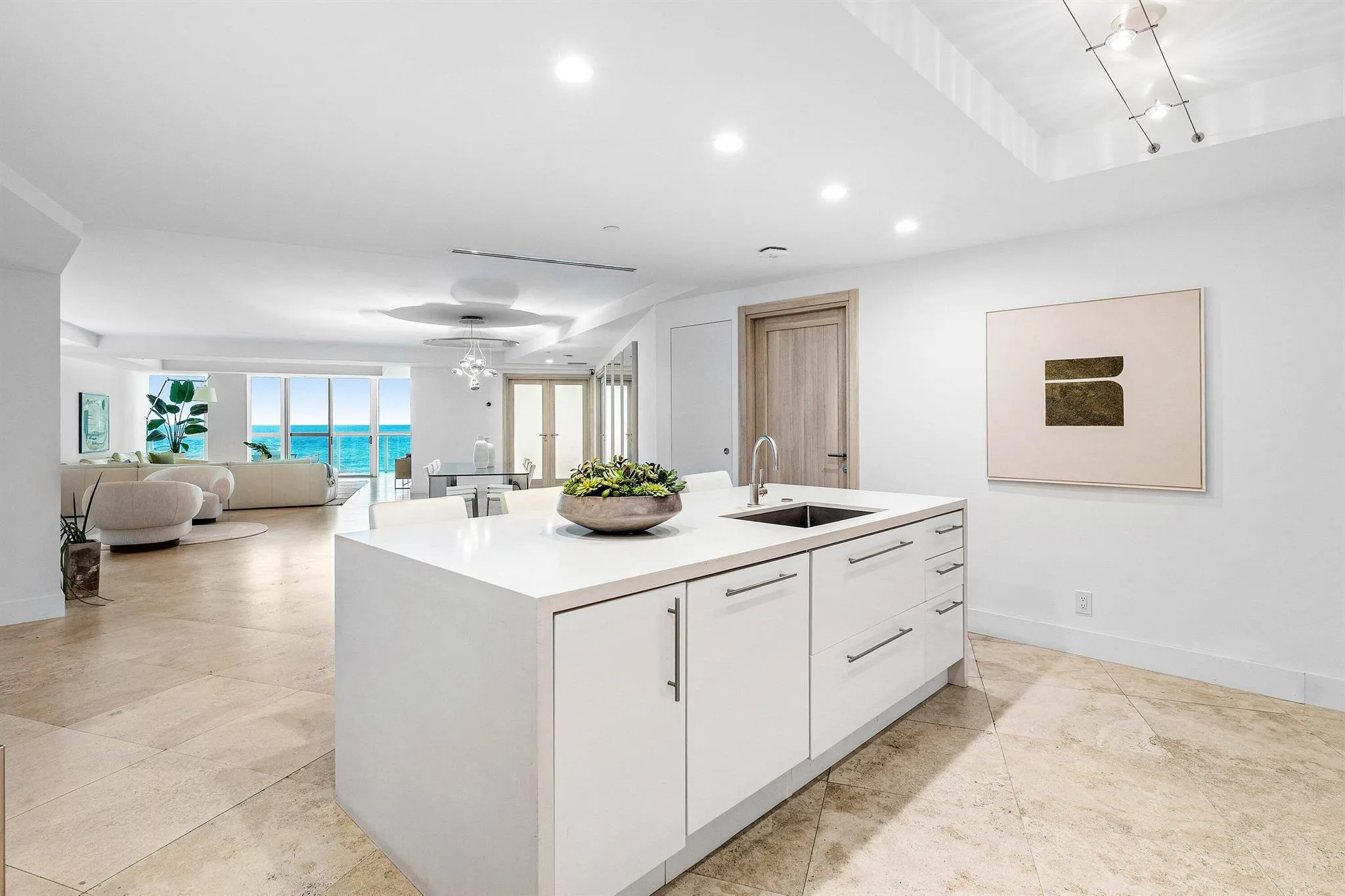 1200 Holiday Drive, #602