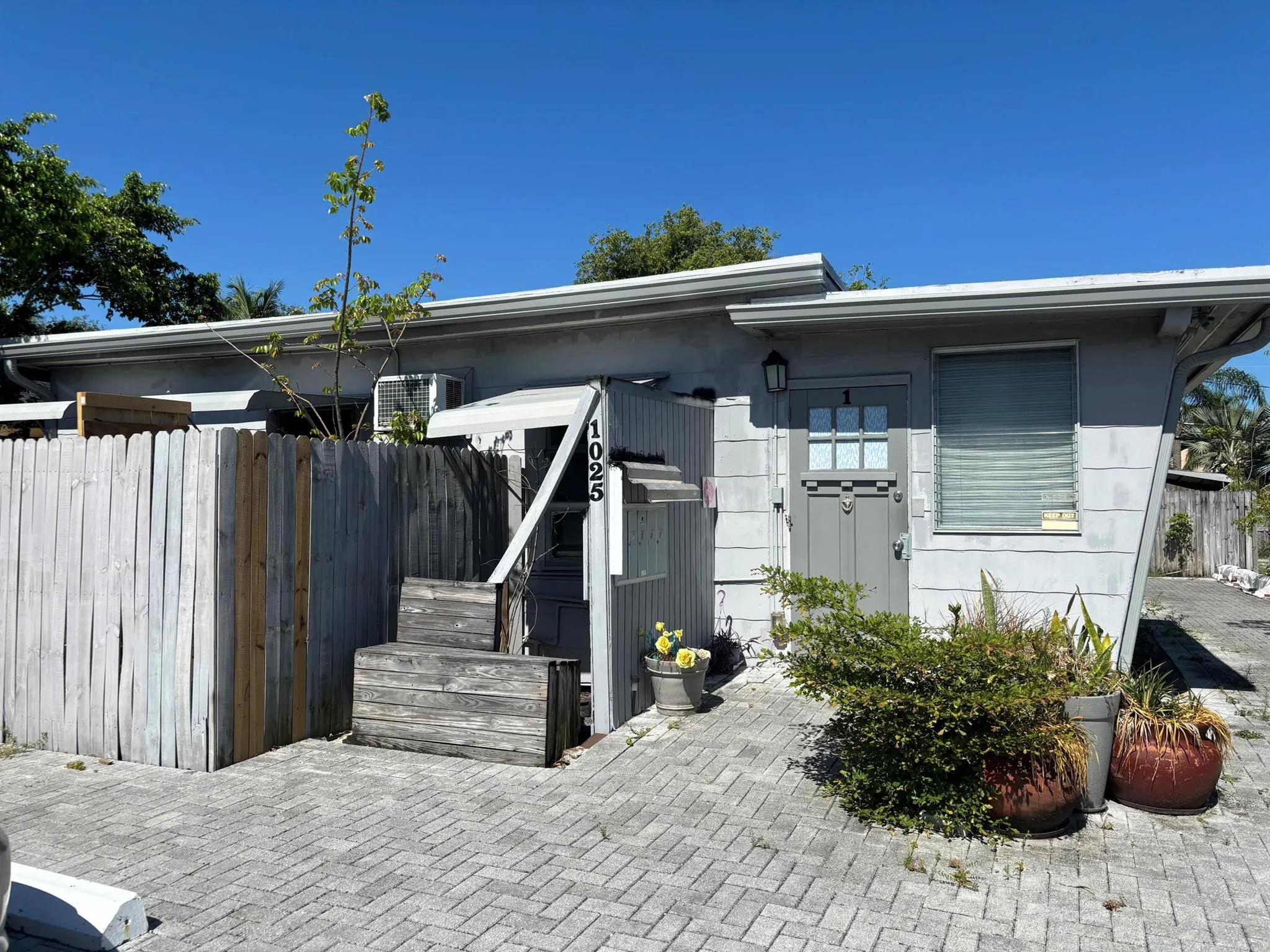 1025-1027 NE 16 Terrace