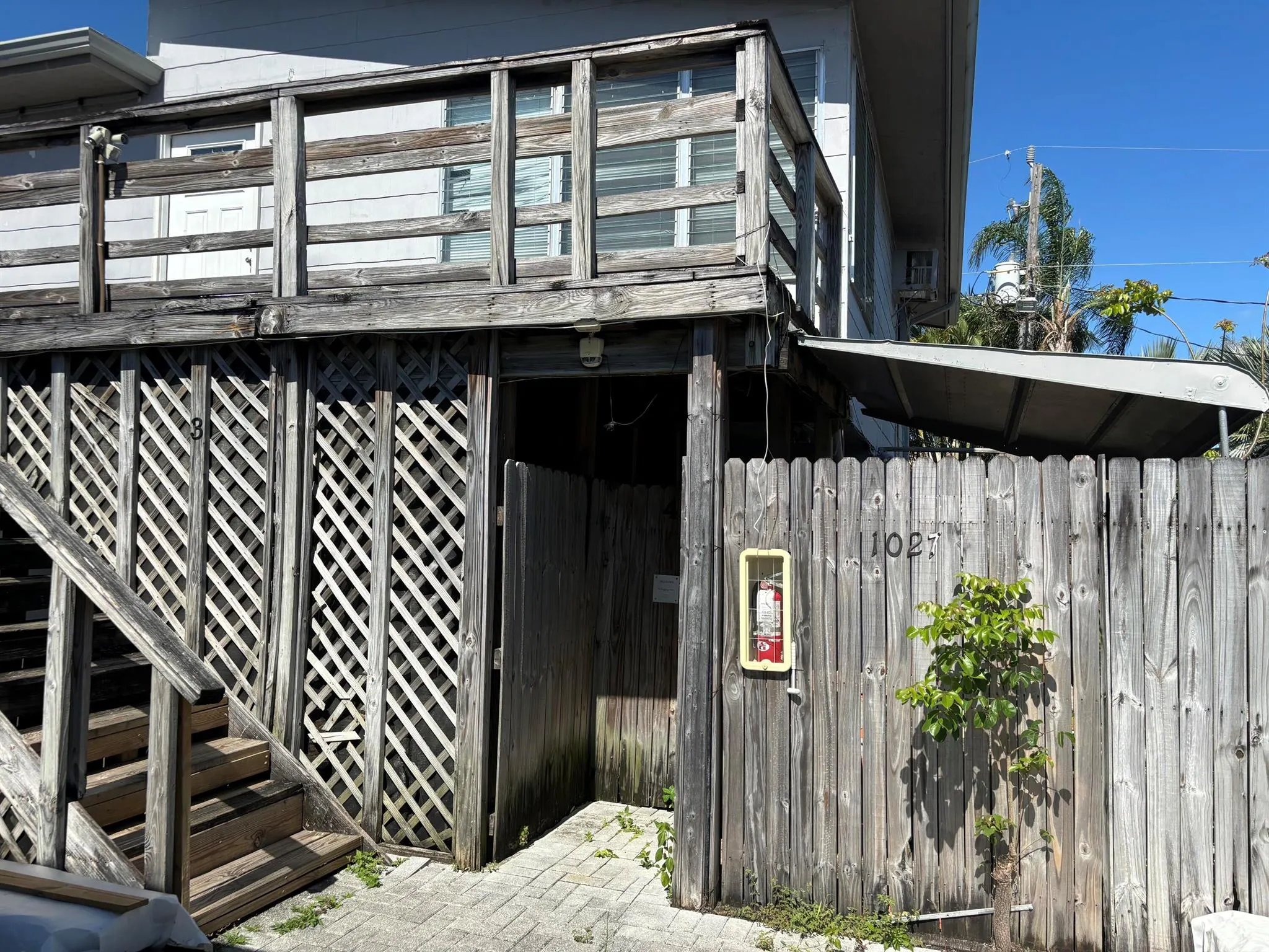 1025-1027 NE 16 Terrace