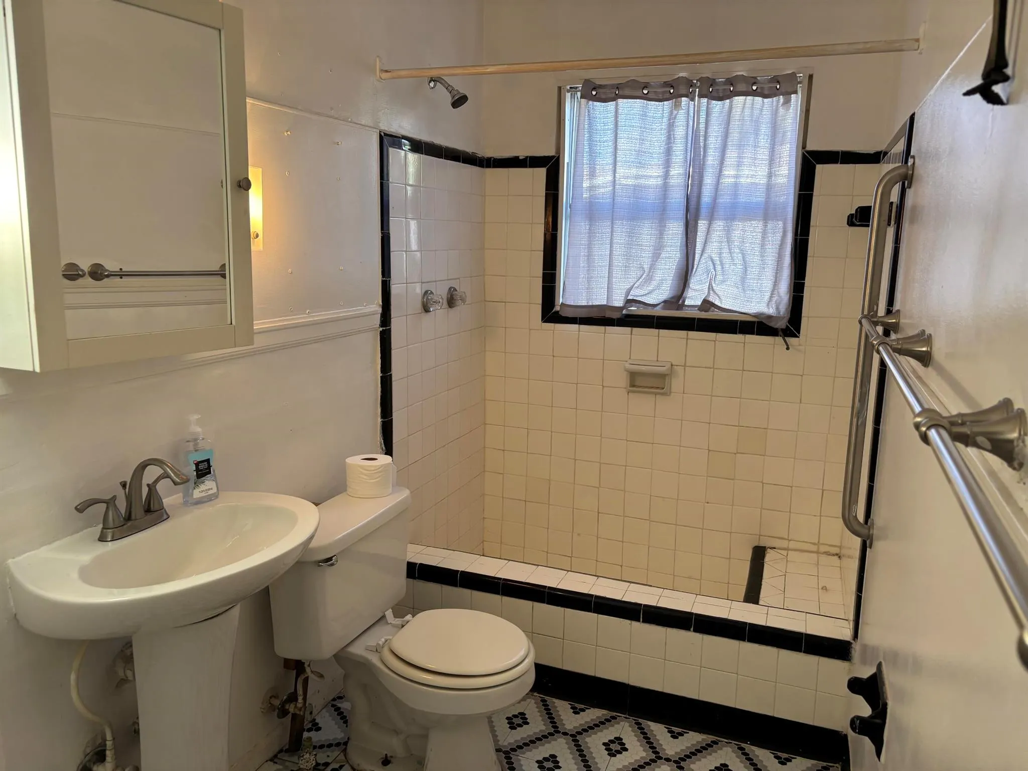 1025-1027 NE 16 Terrace