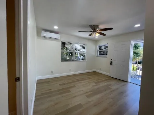 302 N Tamarind Avenue