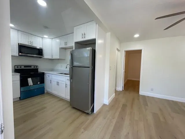 302 N Tamarind Avenue