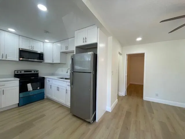 302 N Tamarind Avenue