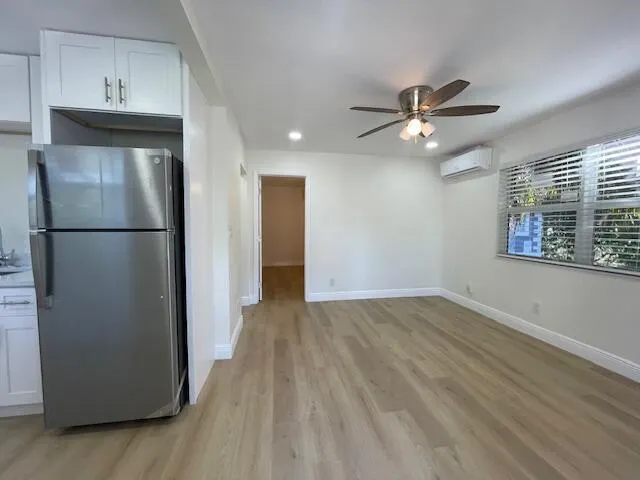 302 N Tamarind Avenue