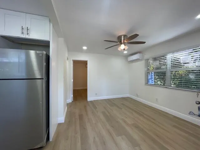 302 N Tamarind Avenue
