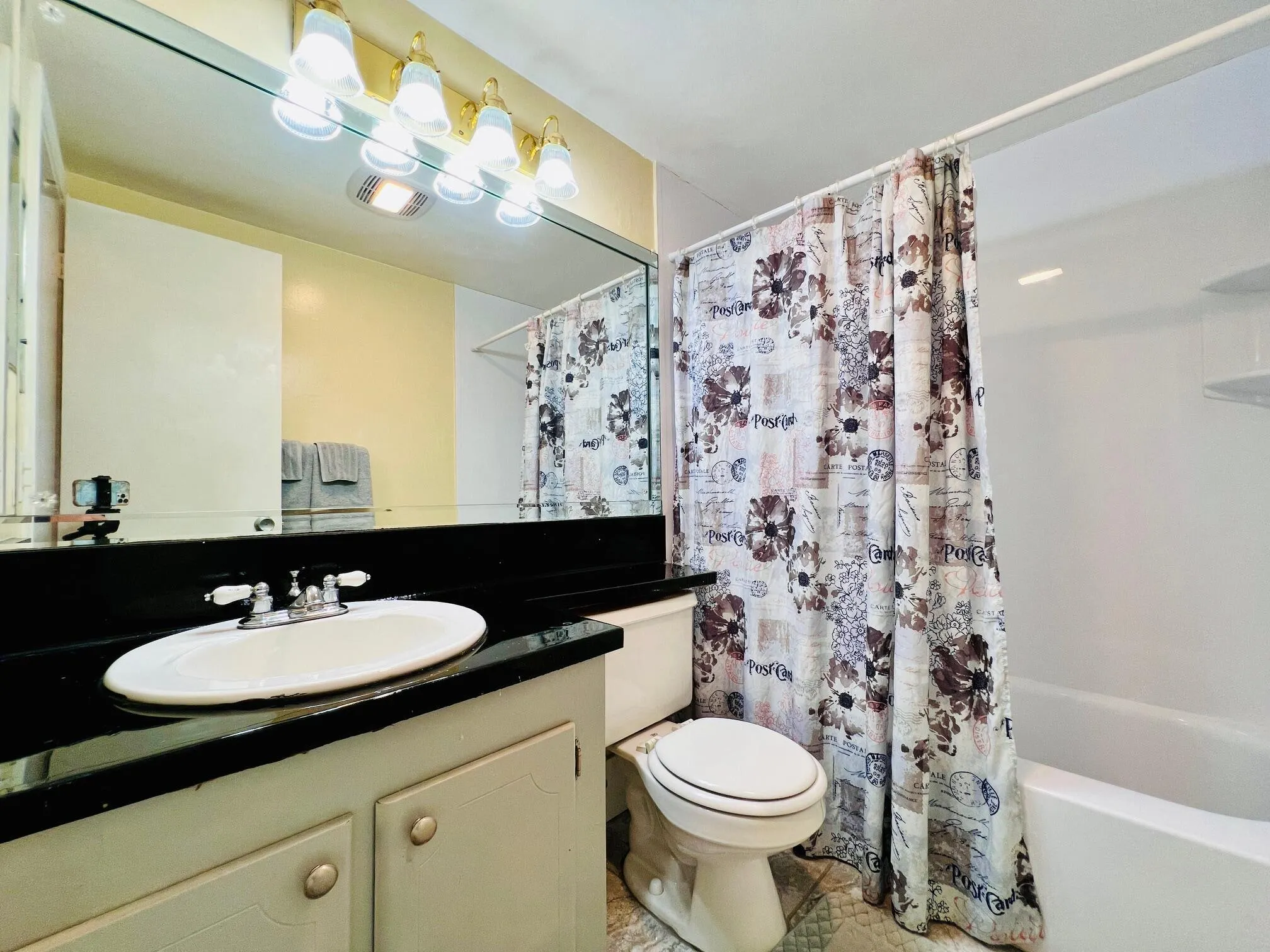211 Easthampton I