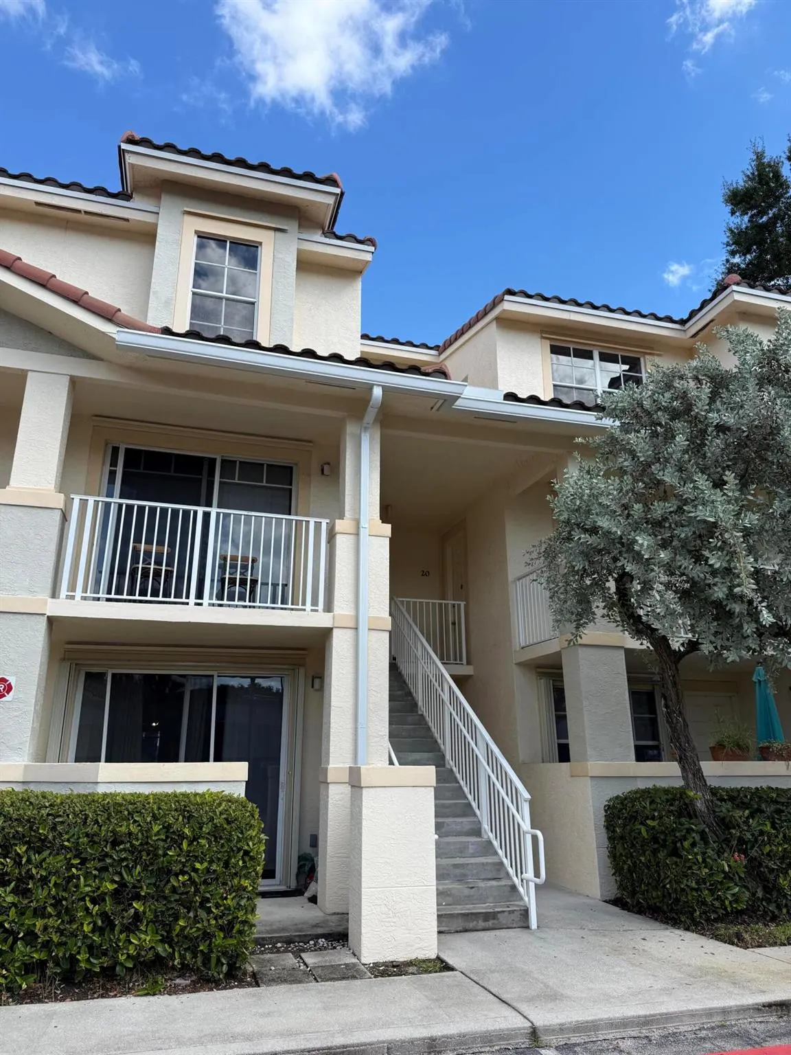 1140 University Boulevard, #21