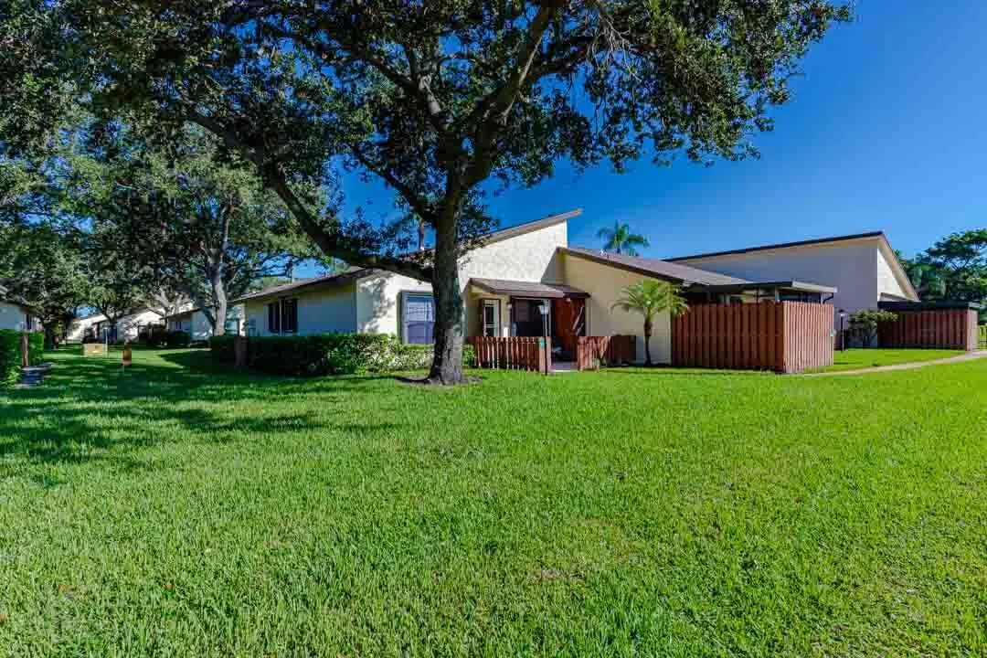 8075 SE Villa Circle