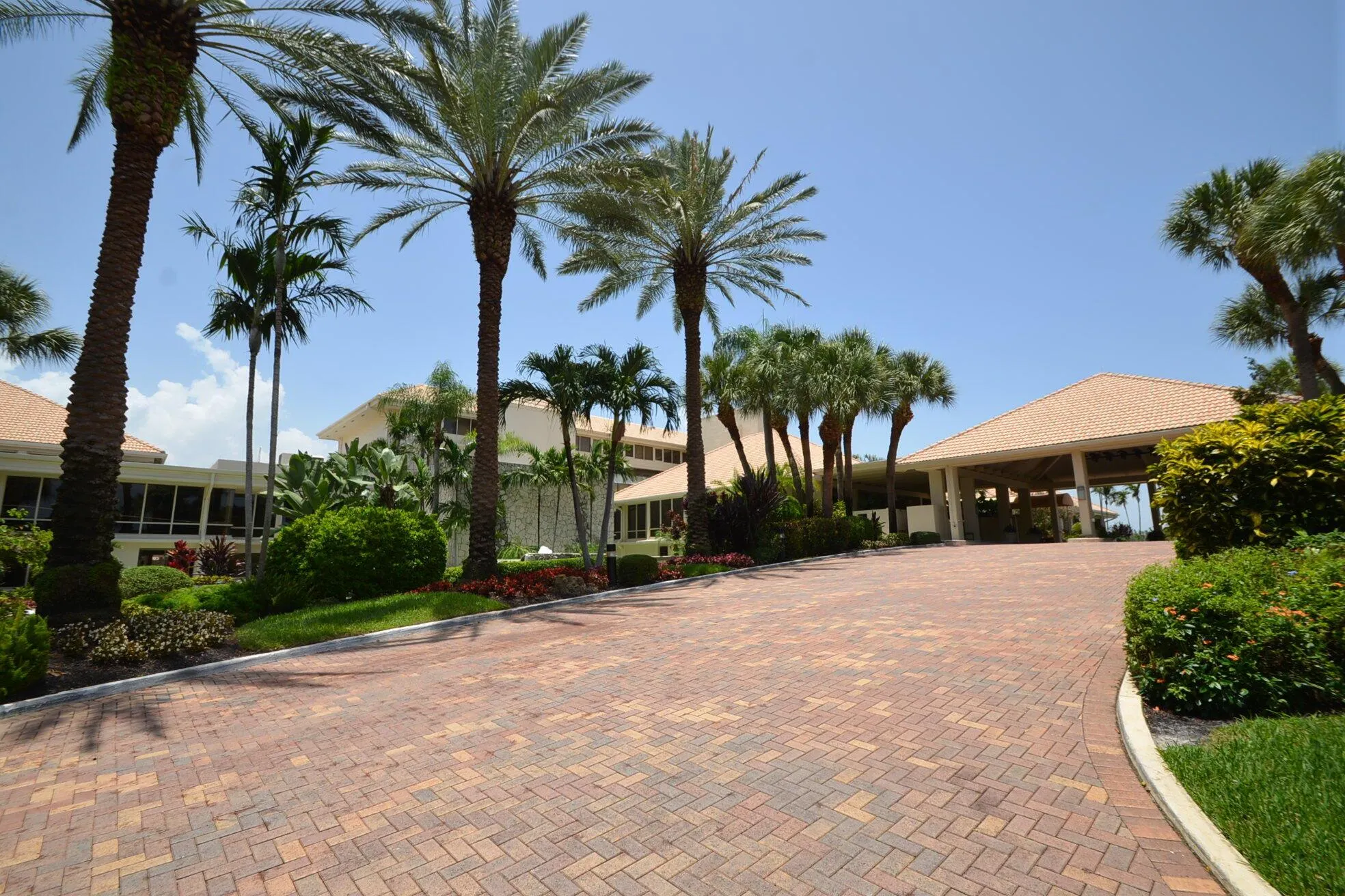 48 Stratford Lane W, #D