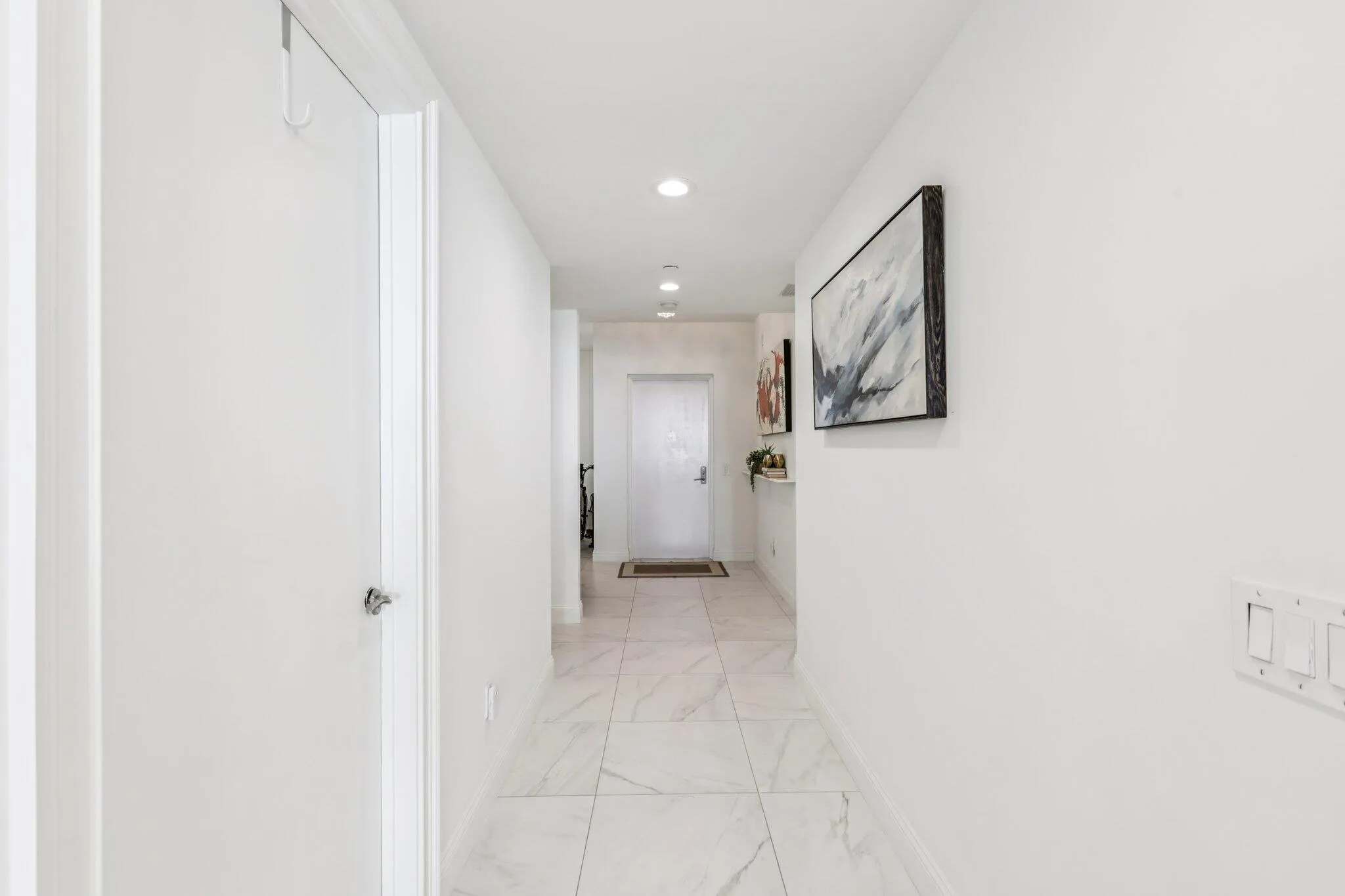 2640 Lake Shore Drive, #2008