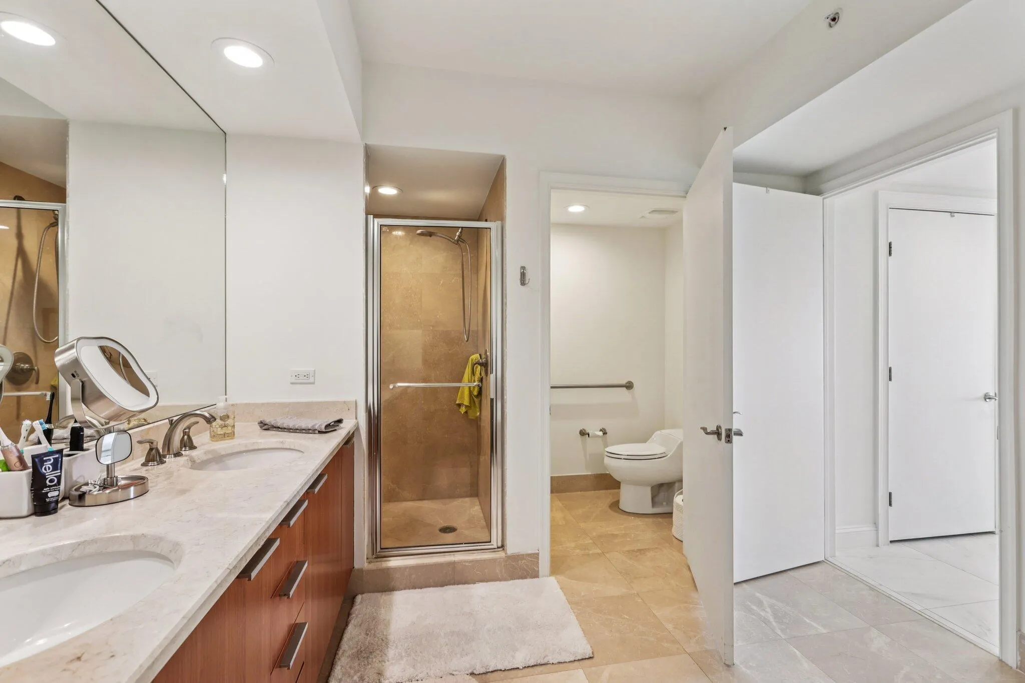 2640 Lake Shore Drive, #2008