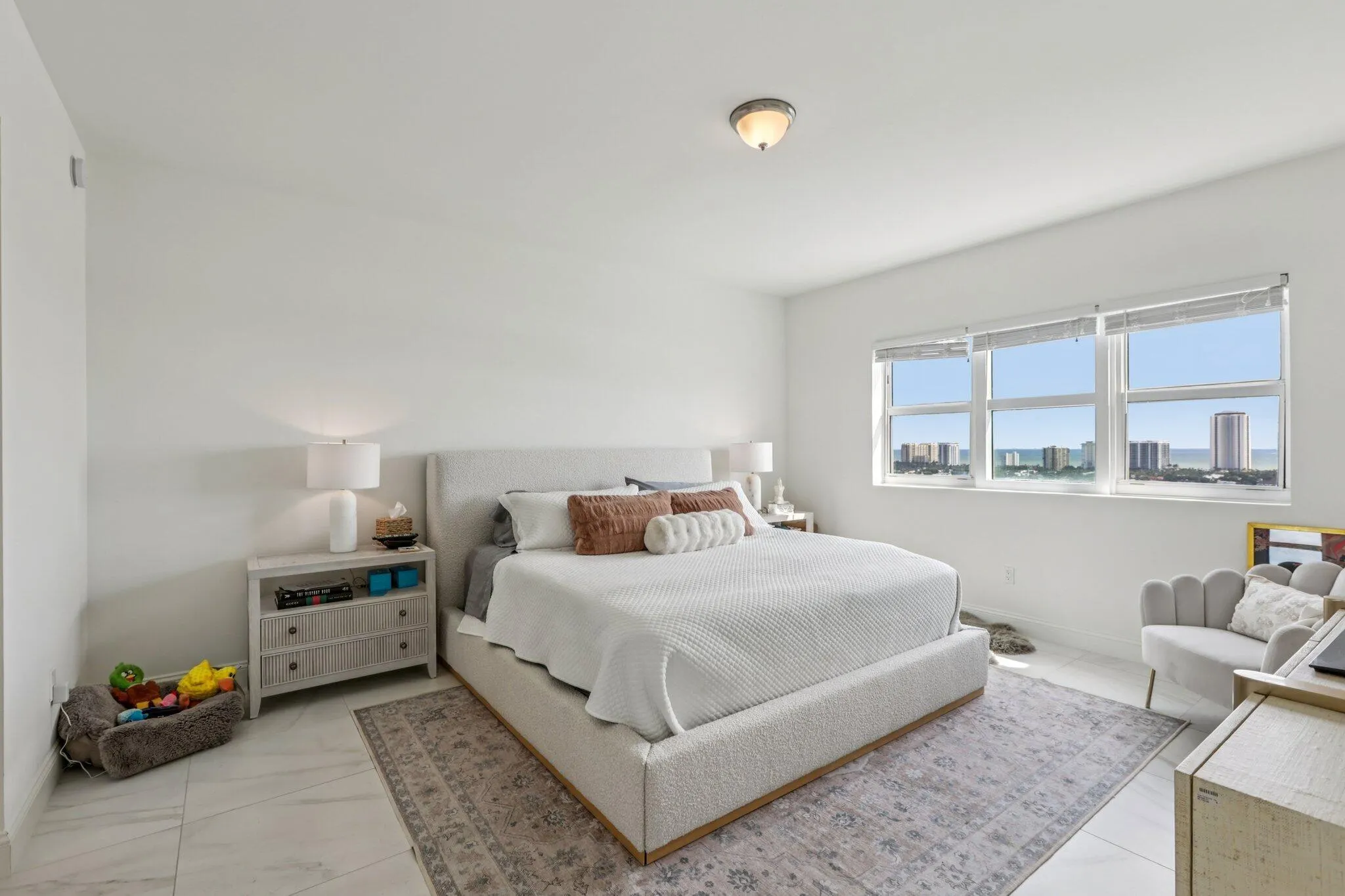 2640 Lake Shore Drive, #2008