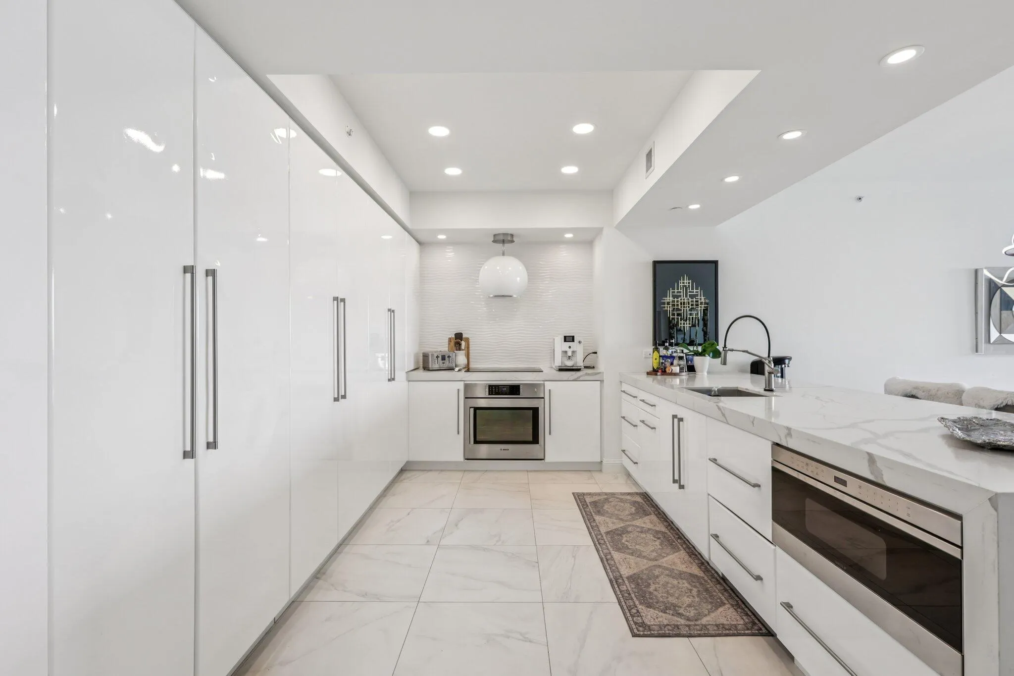 2640 Lake Shore Drive, #2008