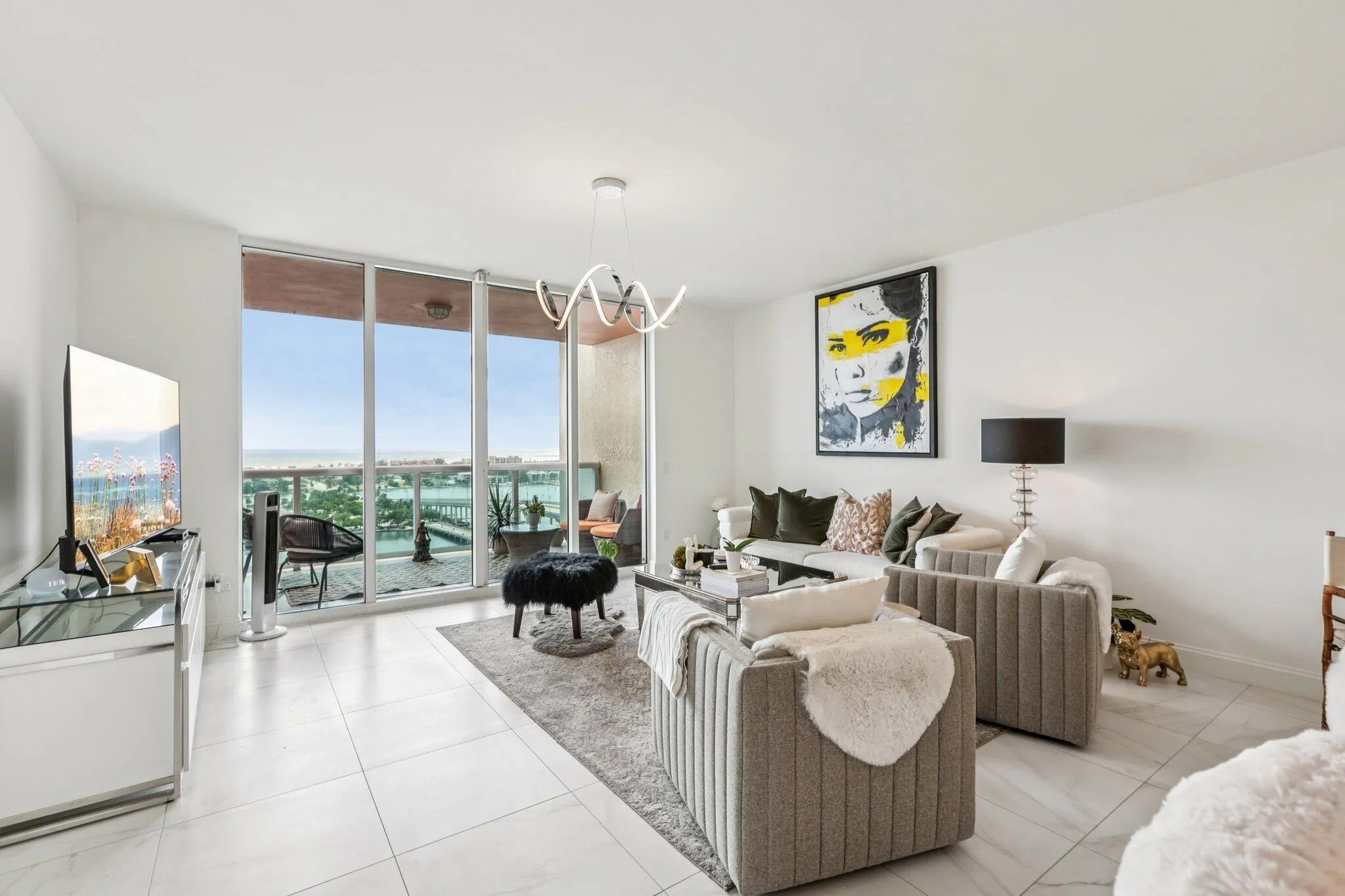 2640 Lake Shore Drive, #2008