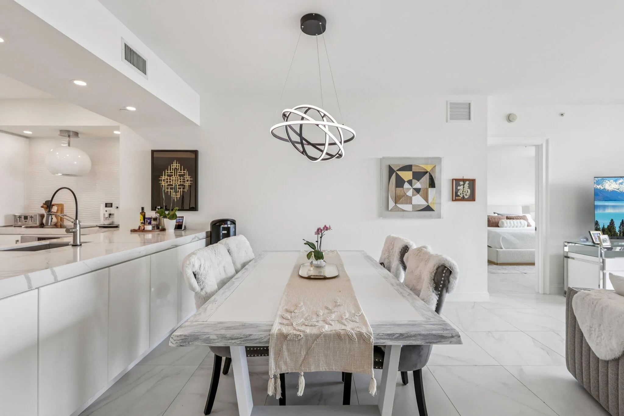 2640 Lake Shore Drive, #2008