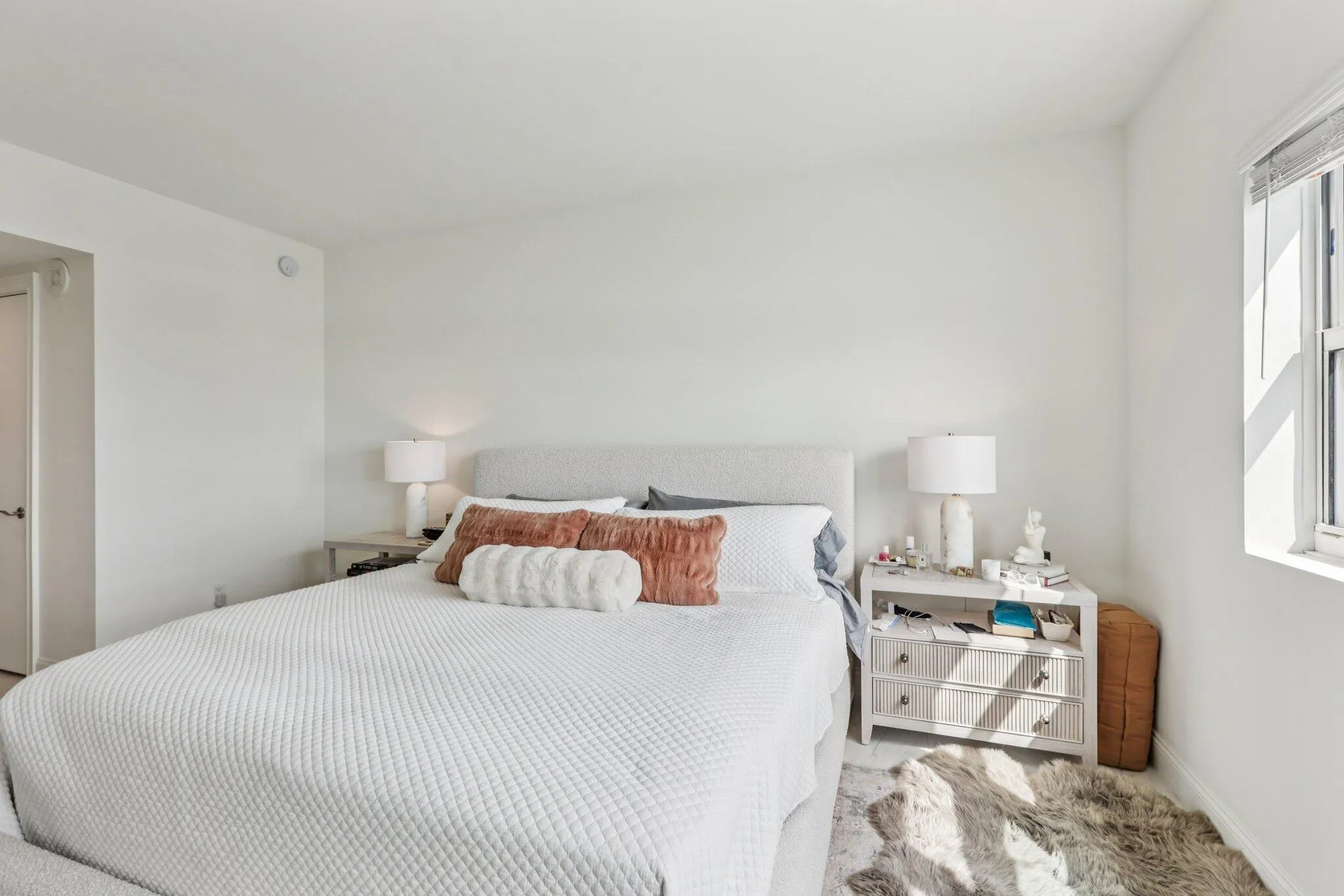 2640 Lake Shore Drive, #2008