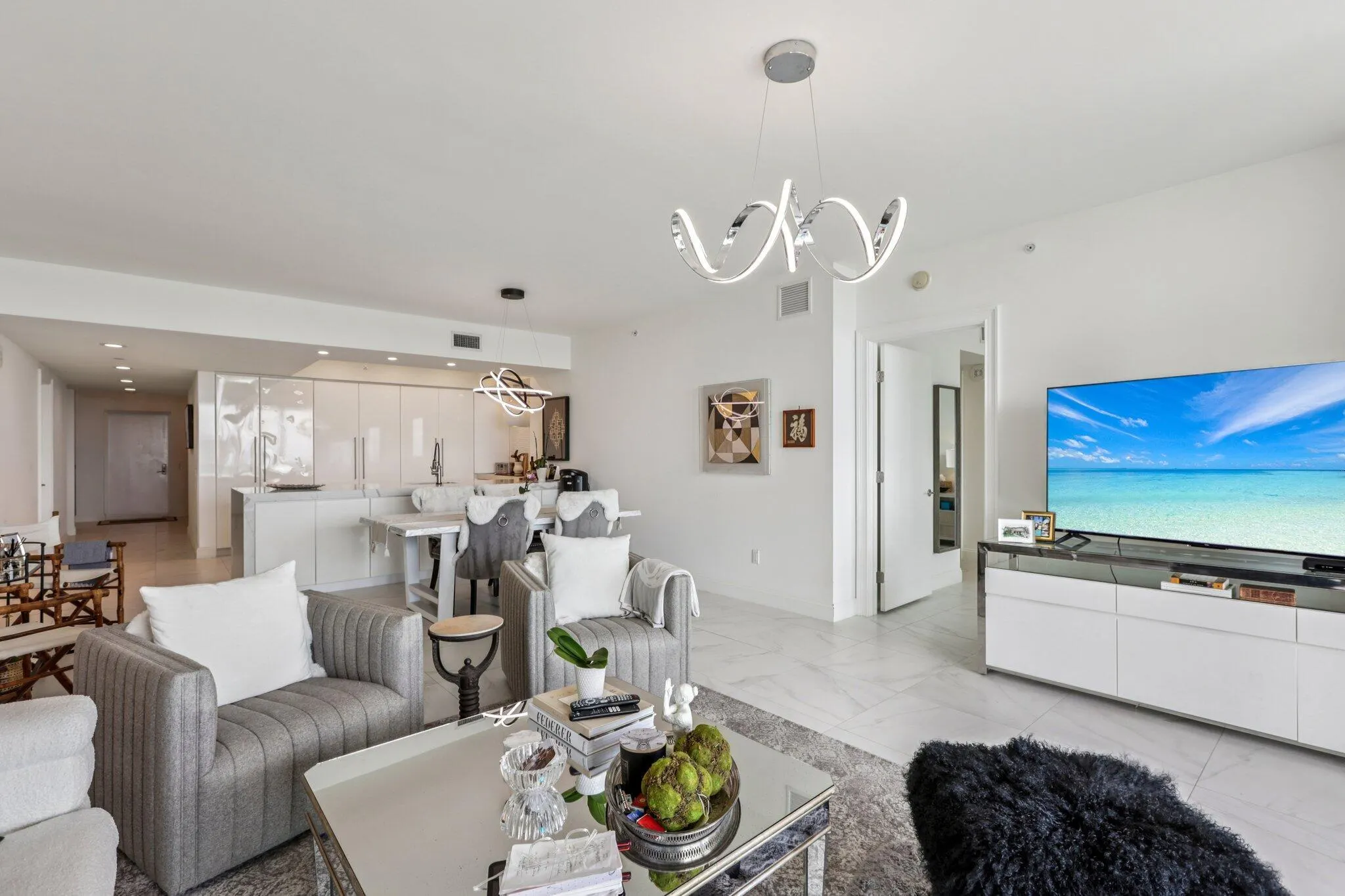 2640 Lake Shore Drive, #2008