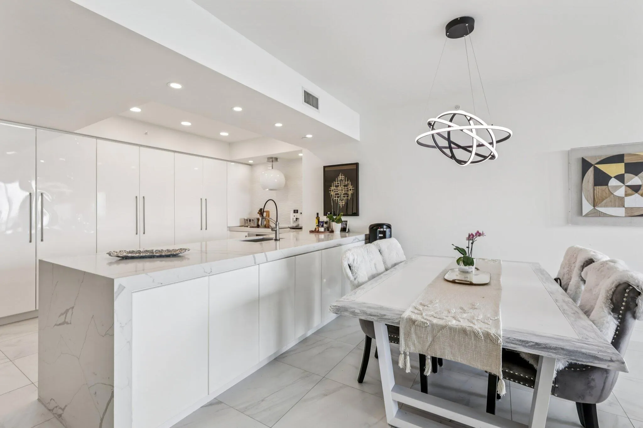2640 Lake Shore Drive, #2008