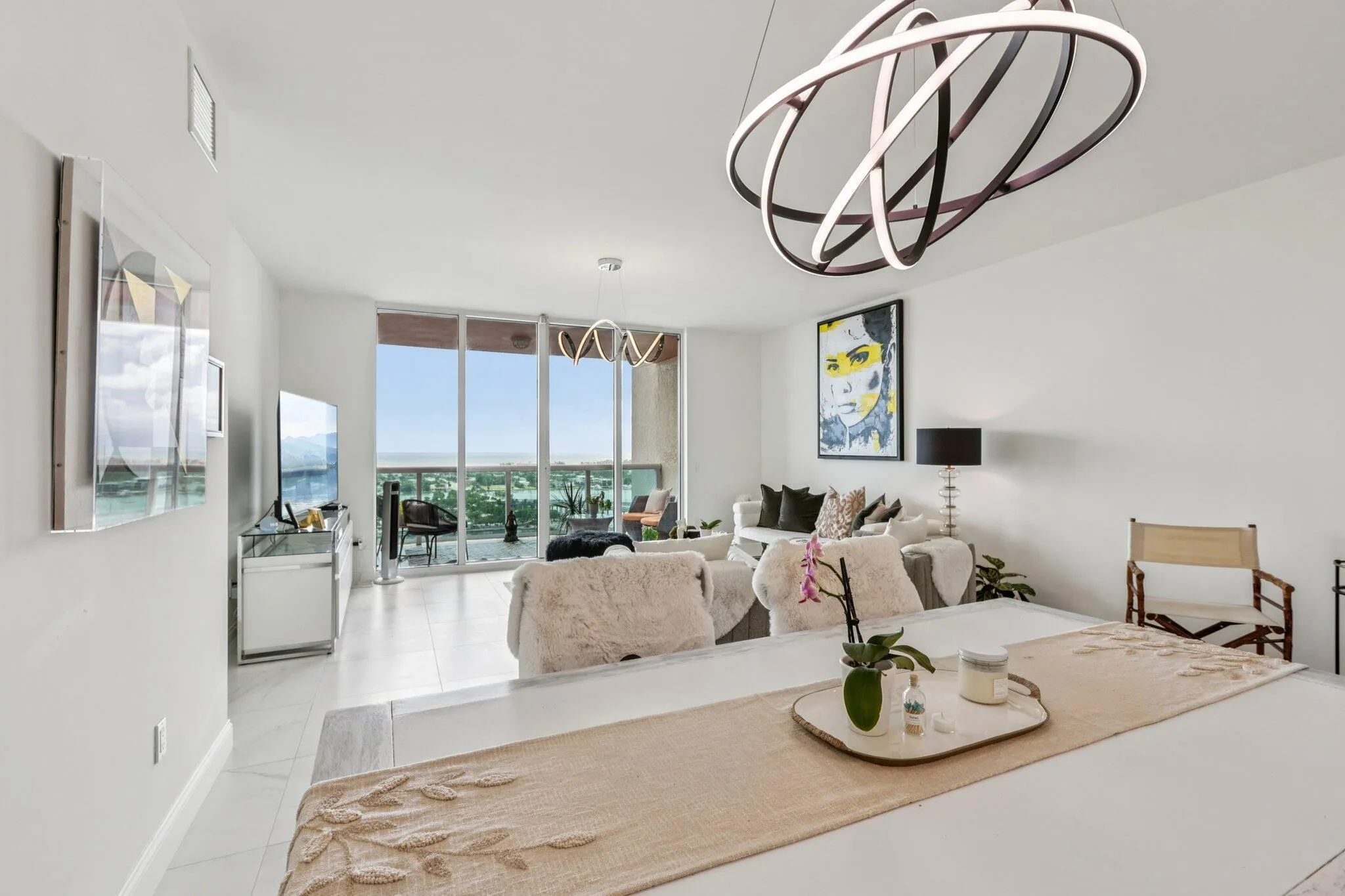 2640 Lake Shore Drive, #2008