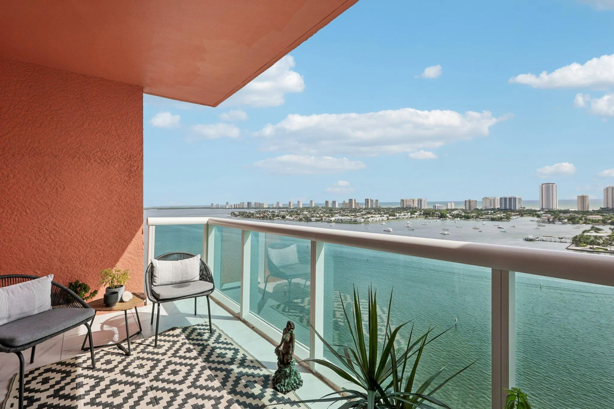2640 Lake Shore Drive, #2008