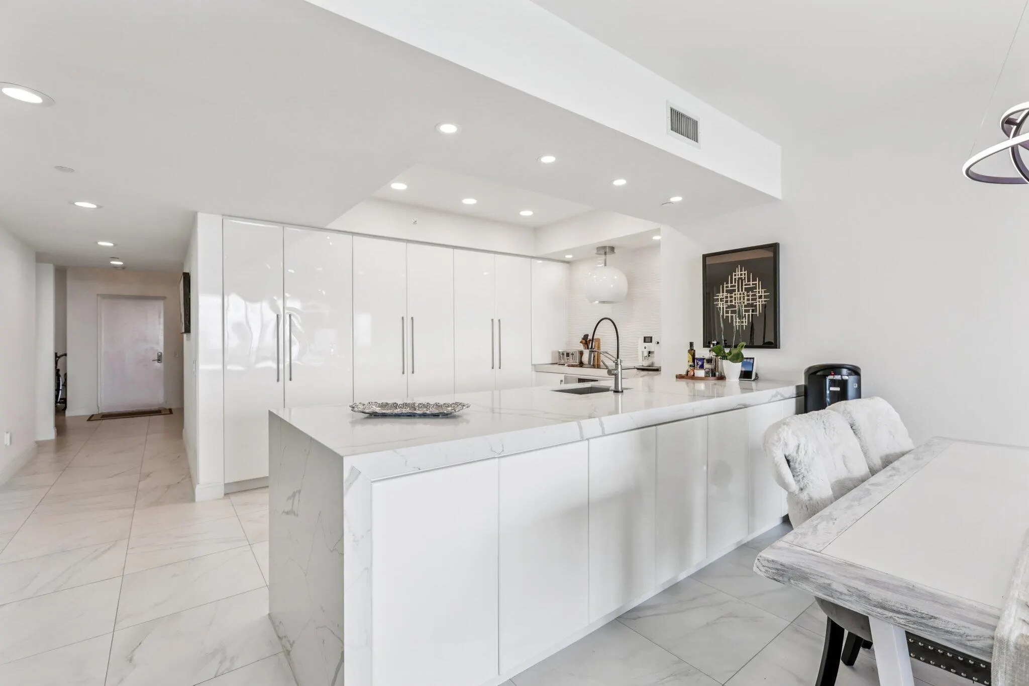 2640 Lake Shore Drive, #2008