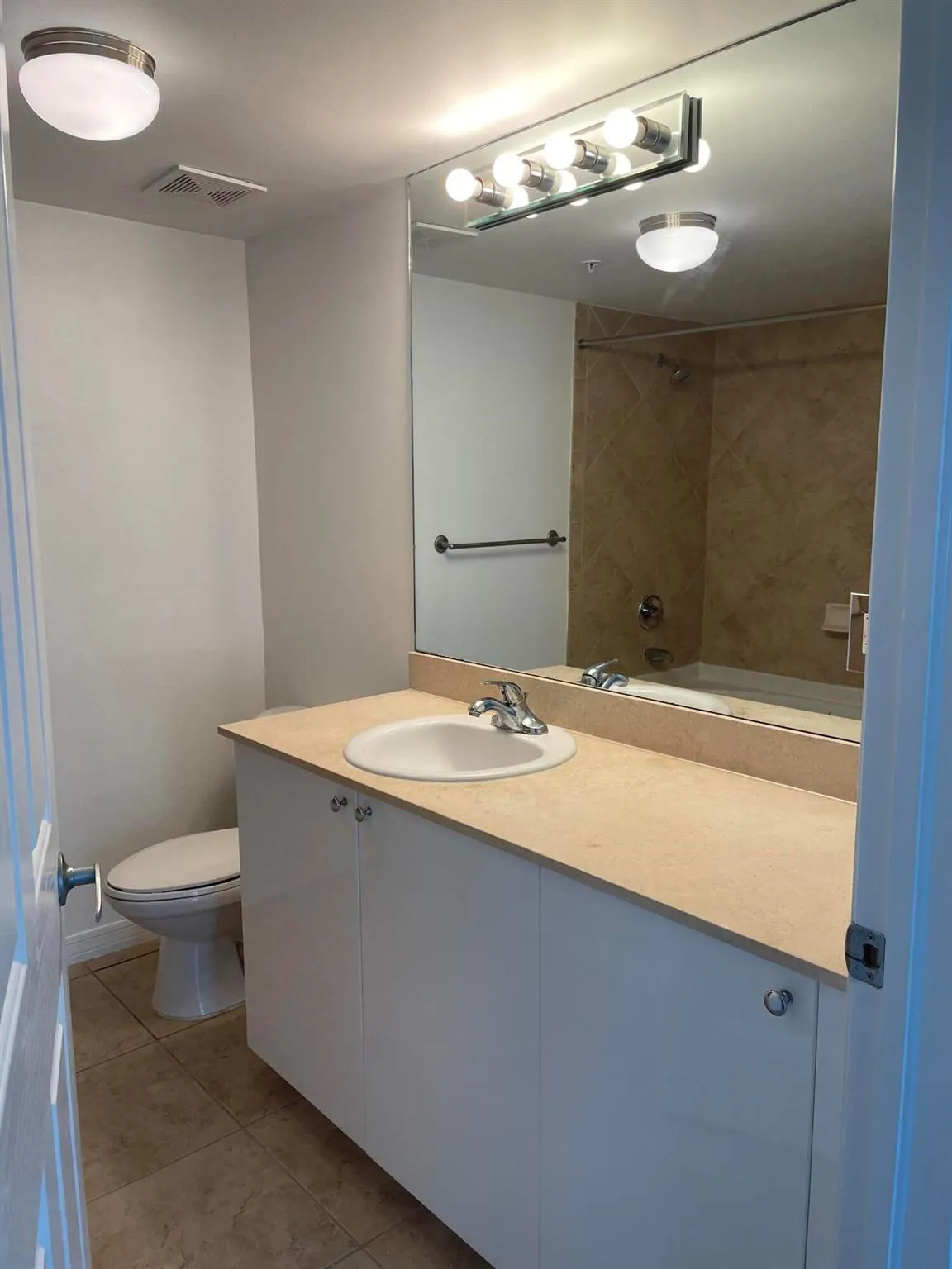 600 S Dixie Highway, #558