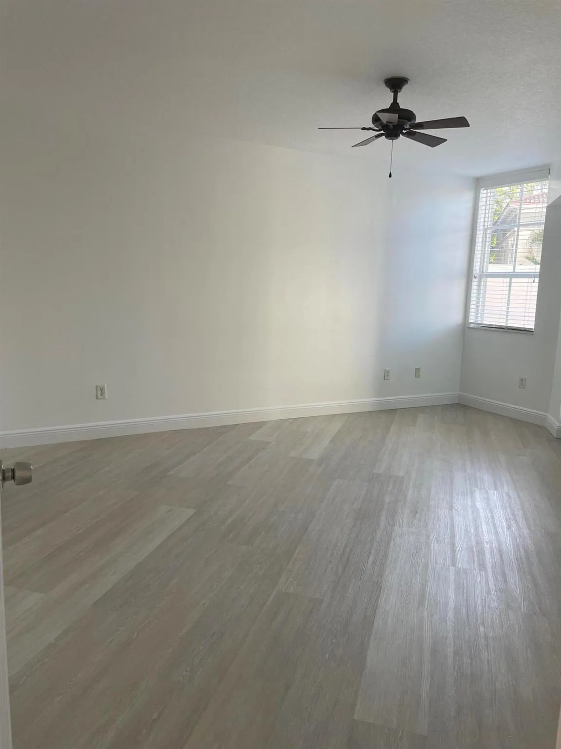 600 S Dixie Highway, #558