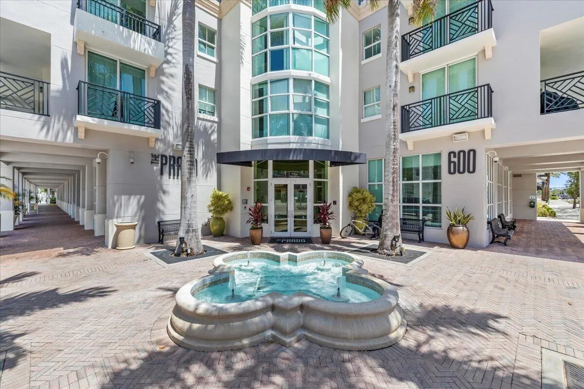 600 S Dixie Highway, #558