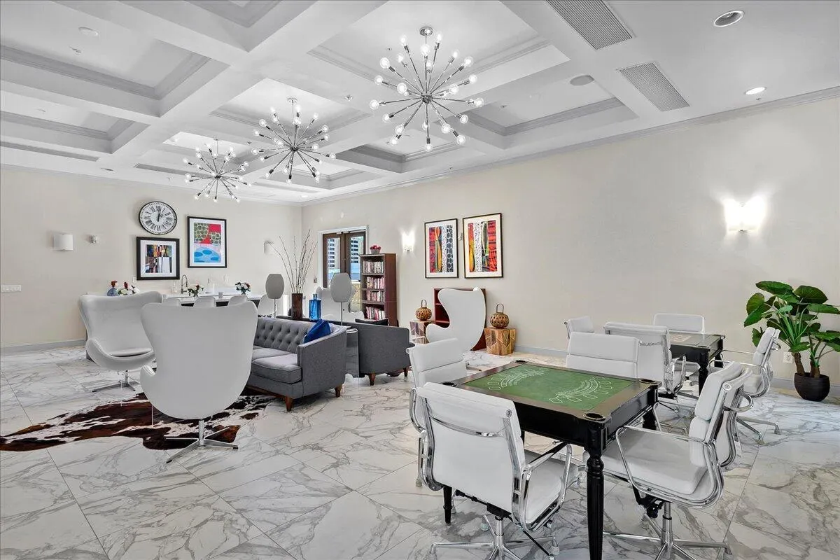600 S Dixie Highway, #558