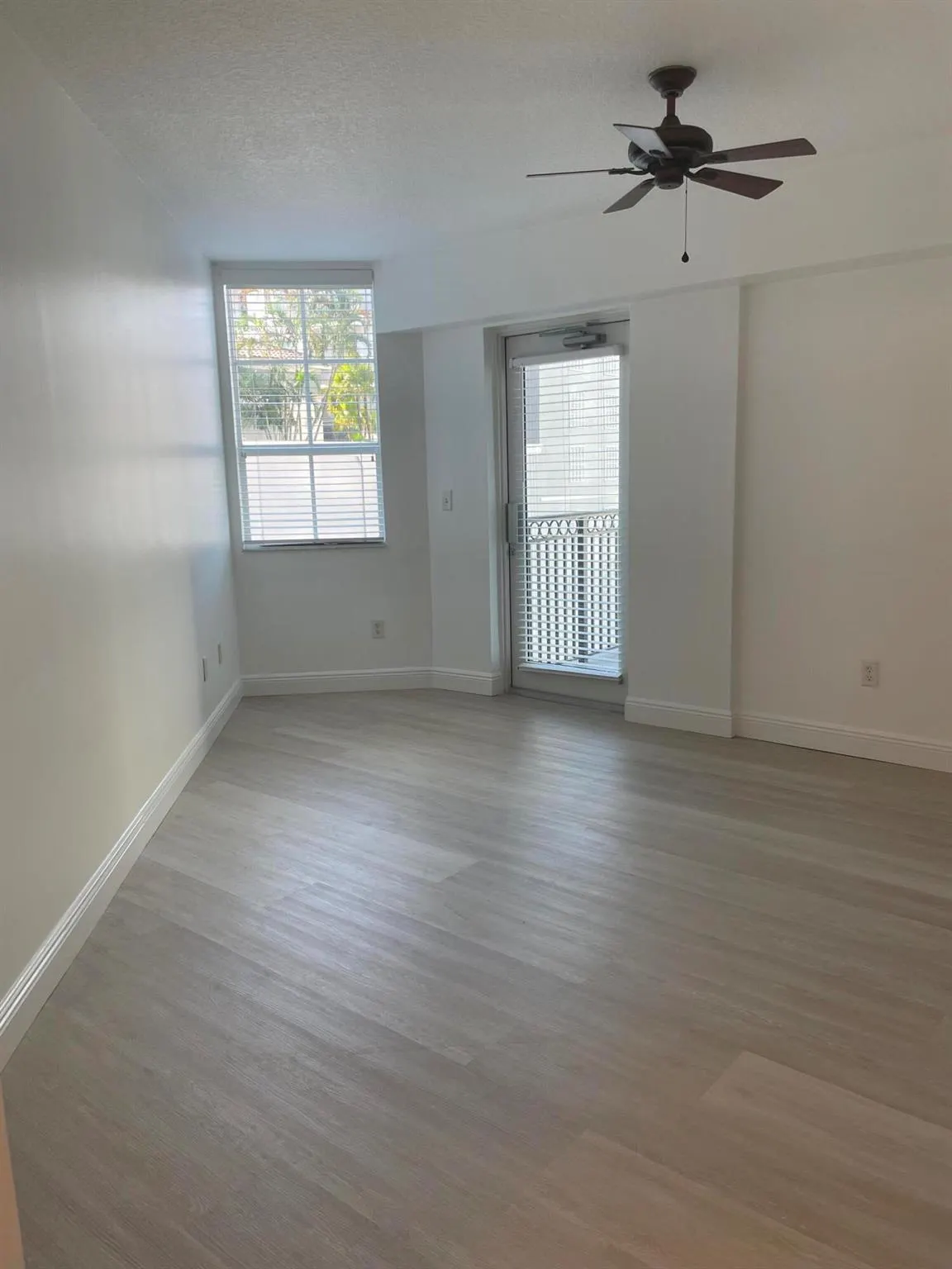 600 S Dixie Highway, #558
