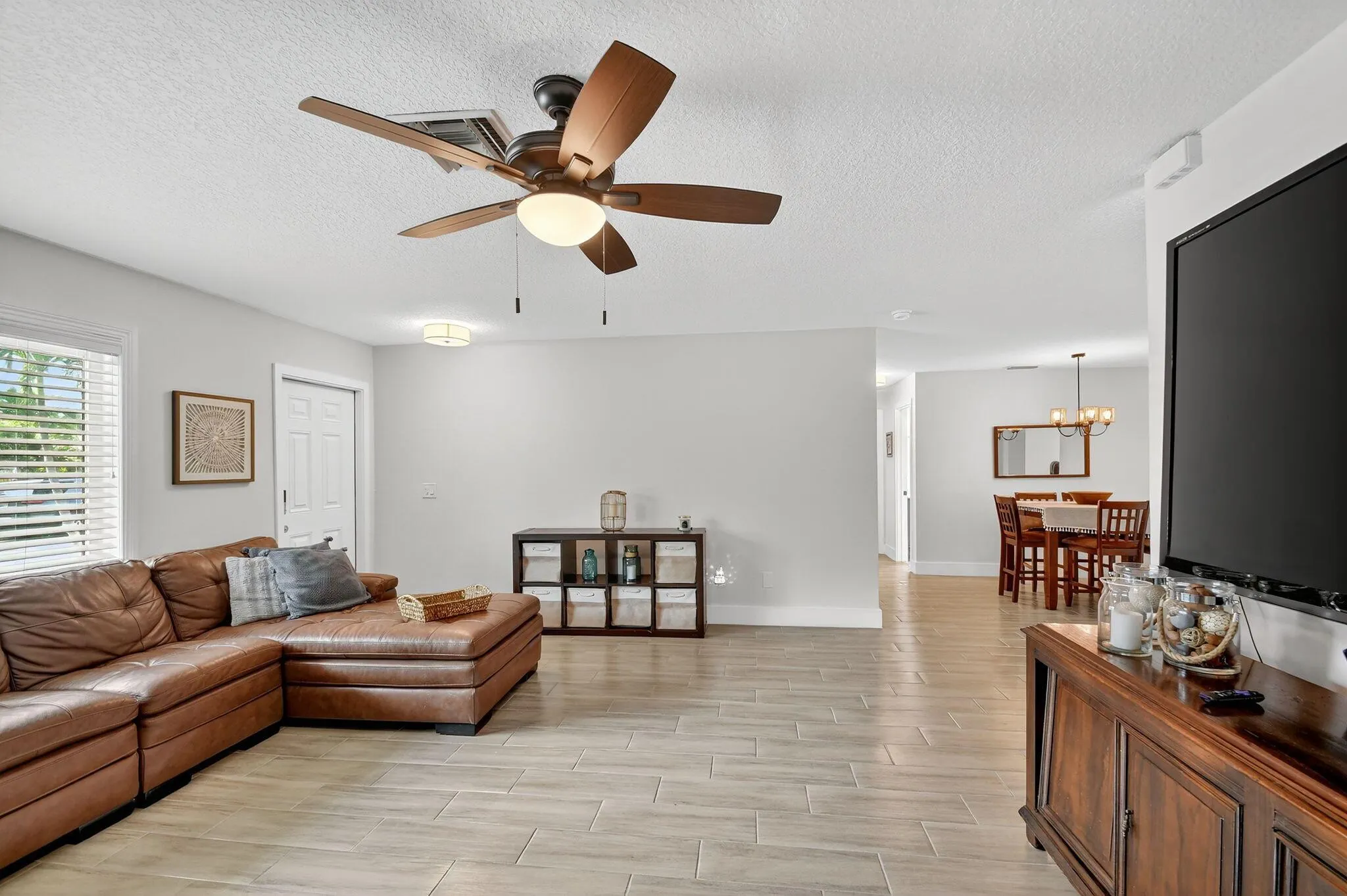 735 La Costa Way