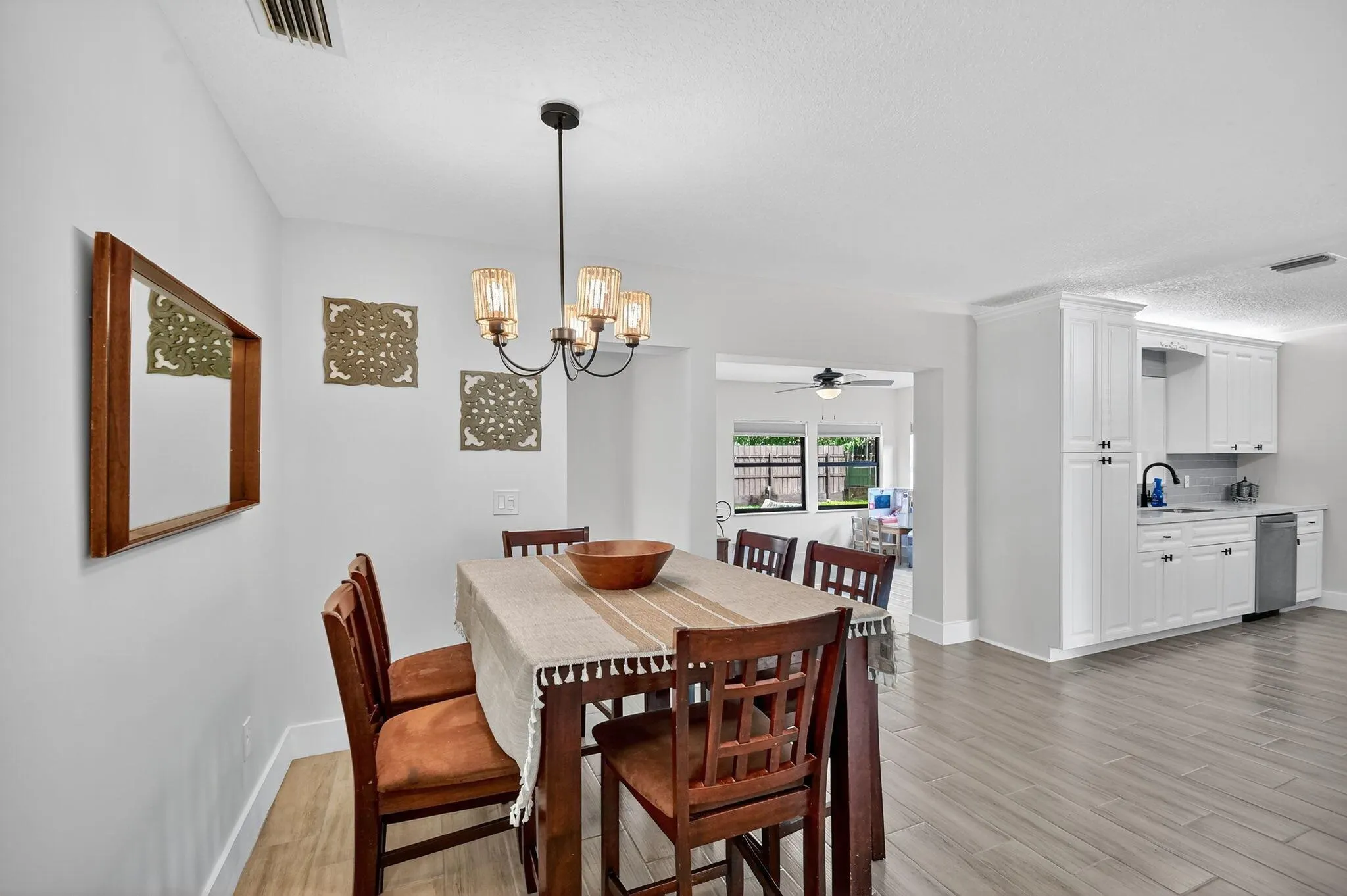 735 La Costa Way