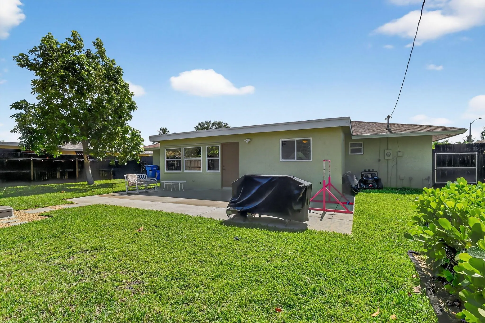 735 La Costa Way