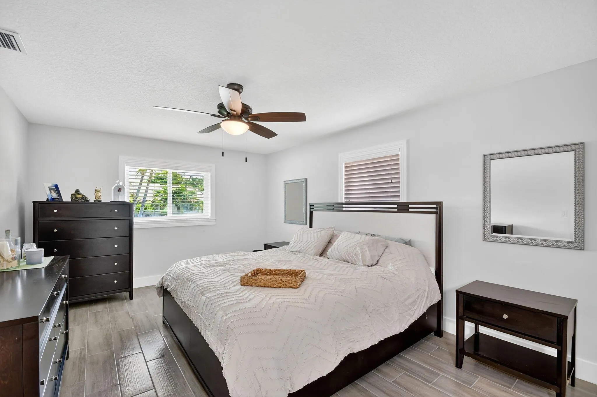 735 La Costa Way