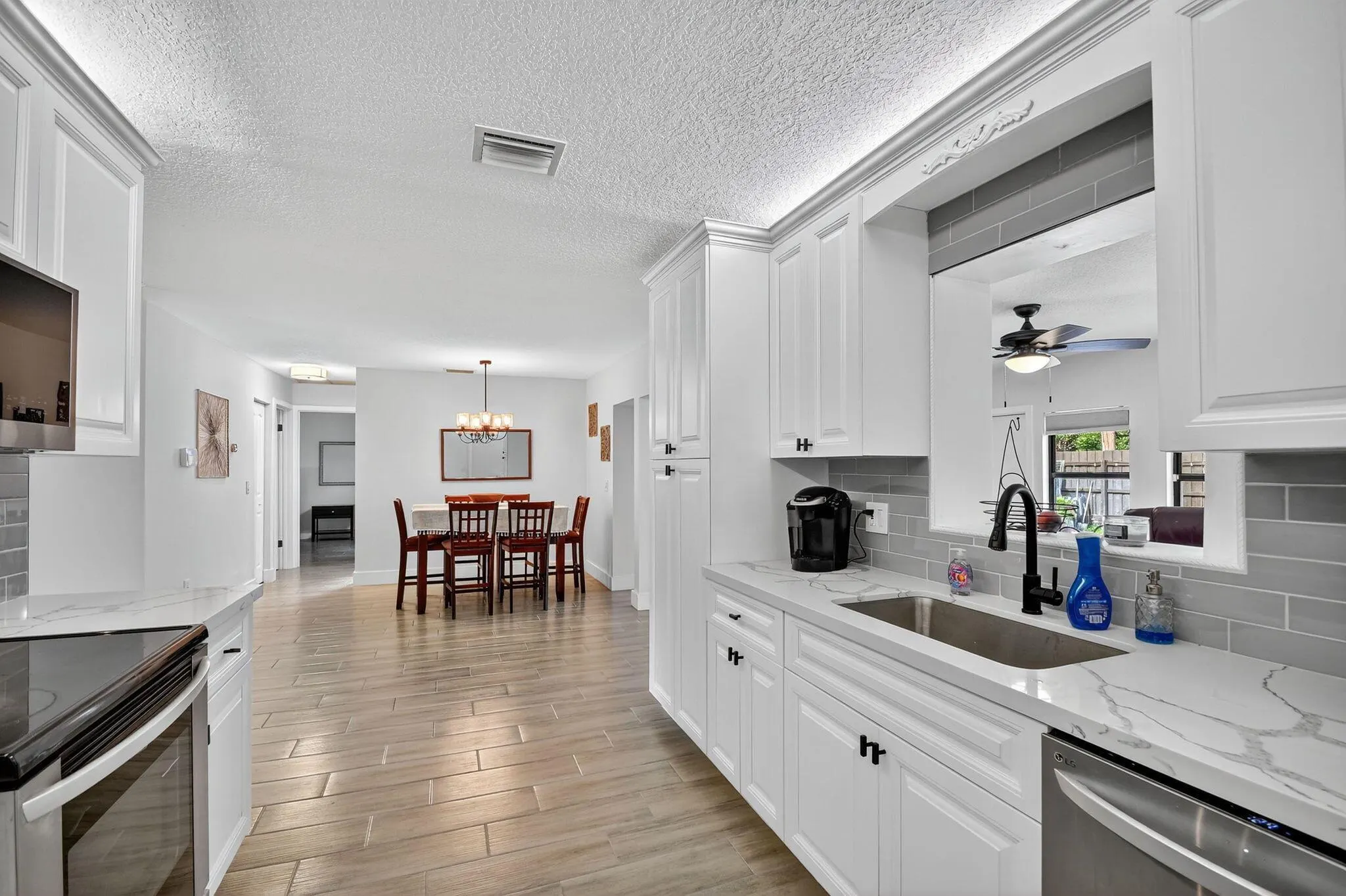 735 La Costa Way