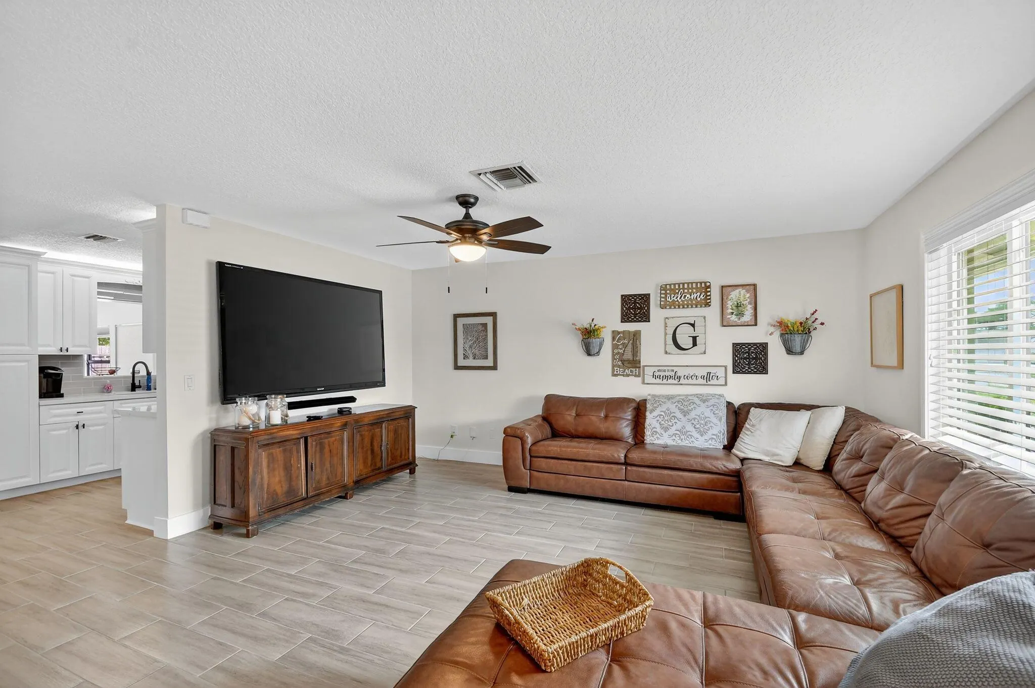 735 La Costa Way