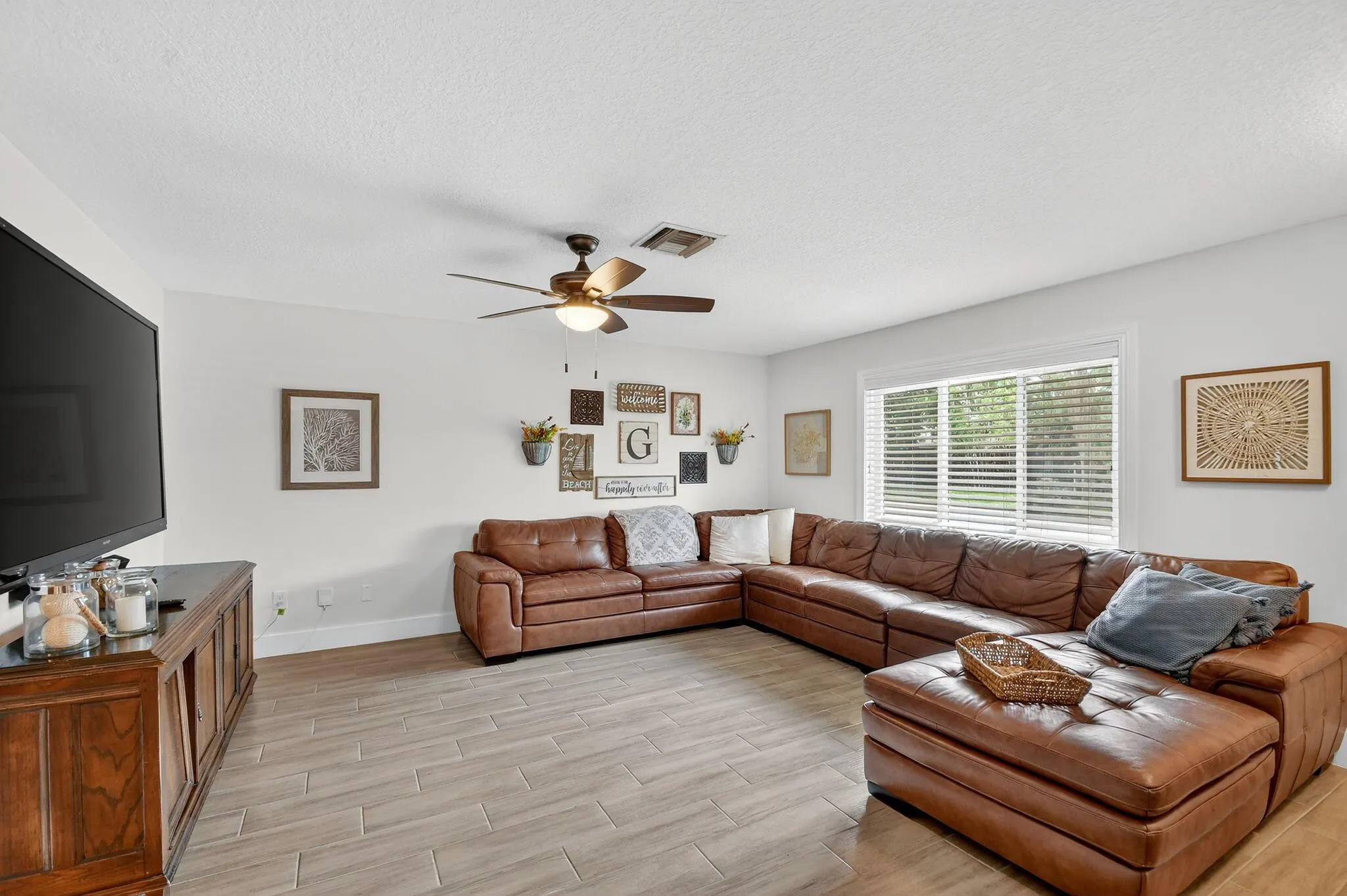 735 La Costa Way