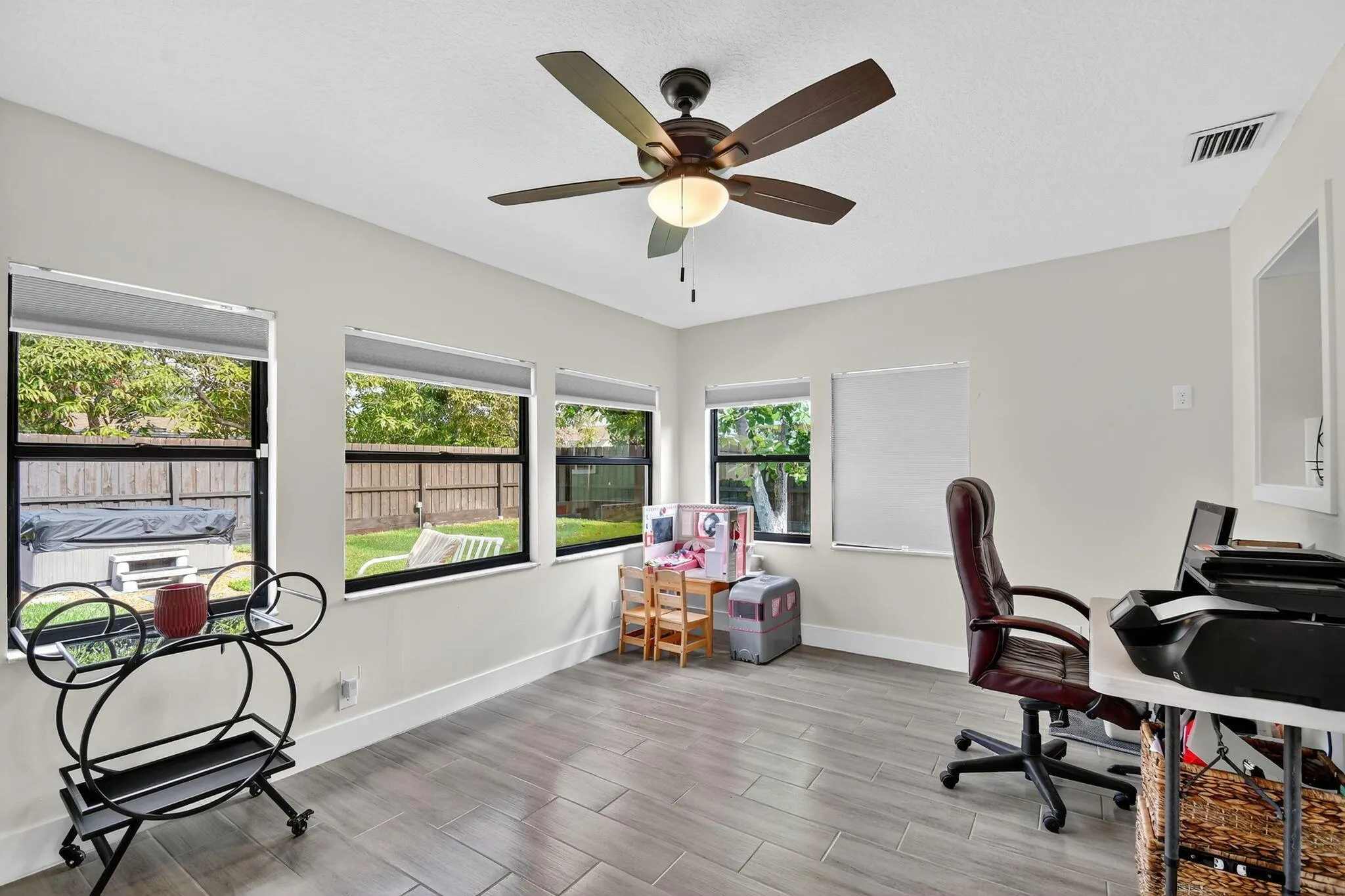 735 La Costa Way