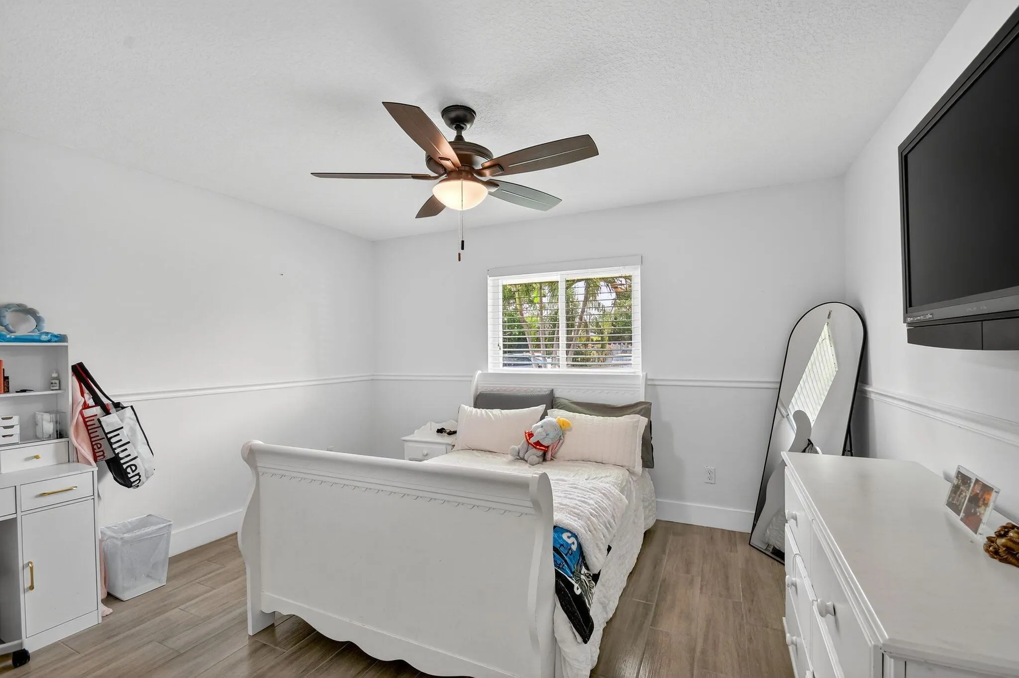 735 La Costa Way