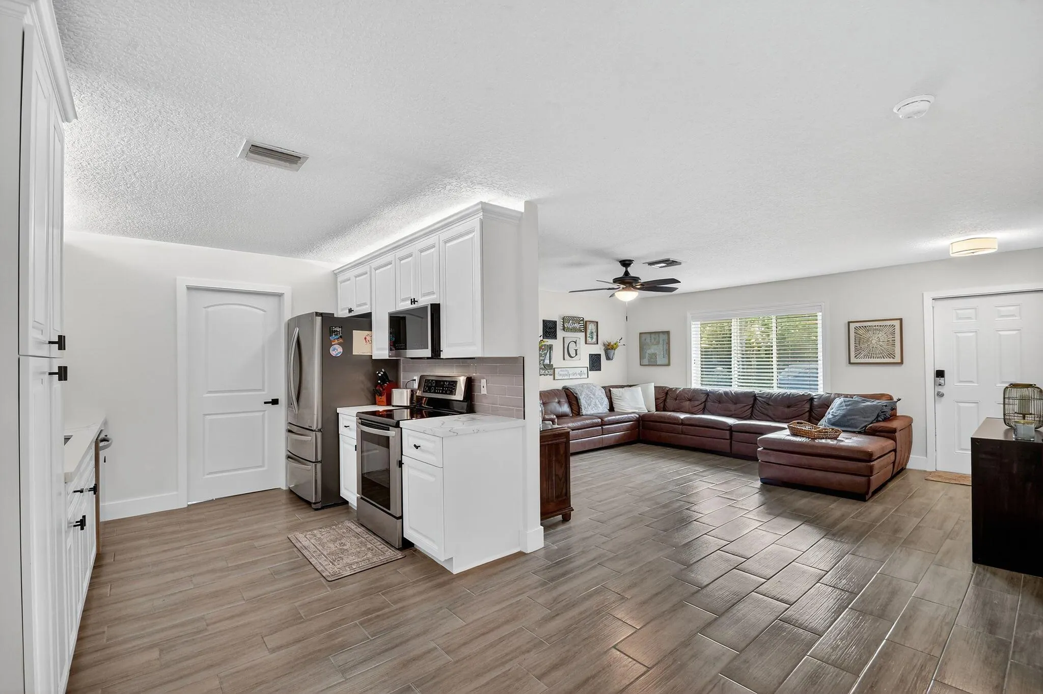 735 La Costa Way